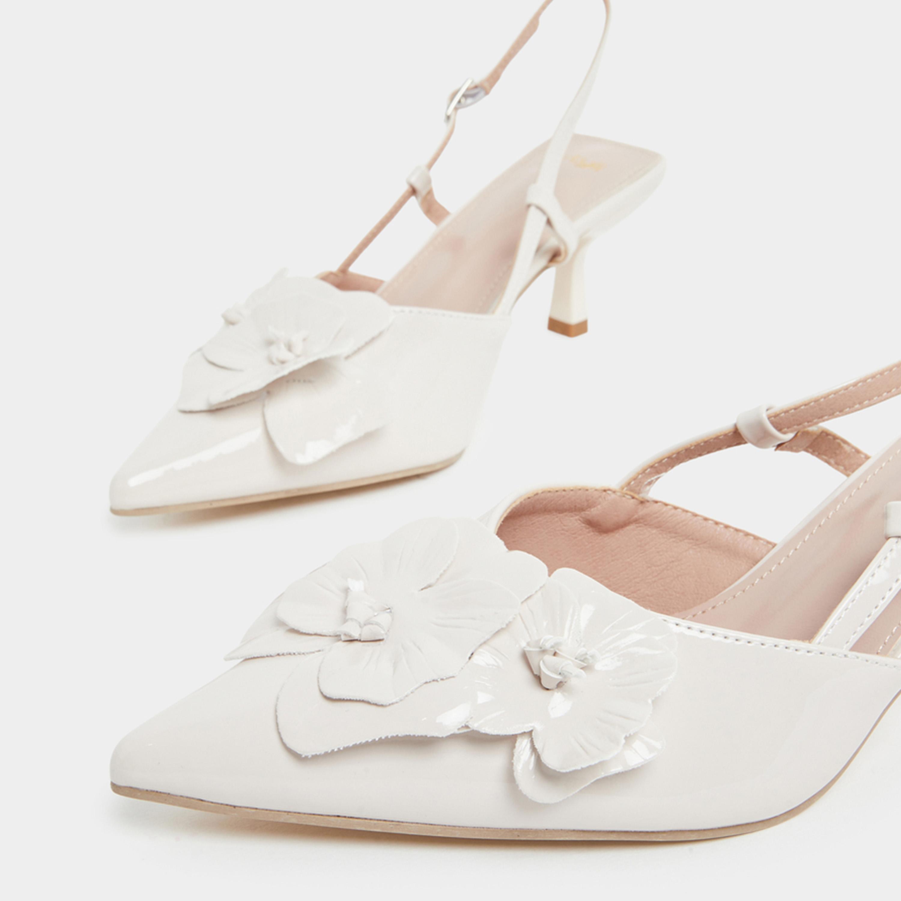 ستايلي - صندل نسائي أبيض بكعب صغير مفتوح من الخلف ومزين بالزهور-women-shoes-sandals-heeled-image-4