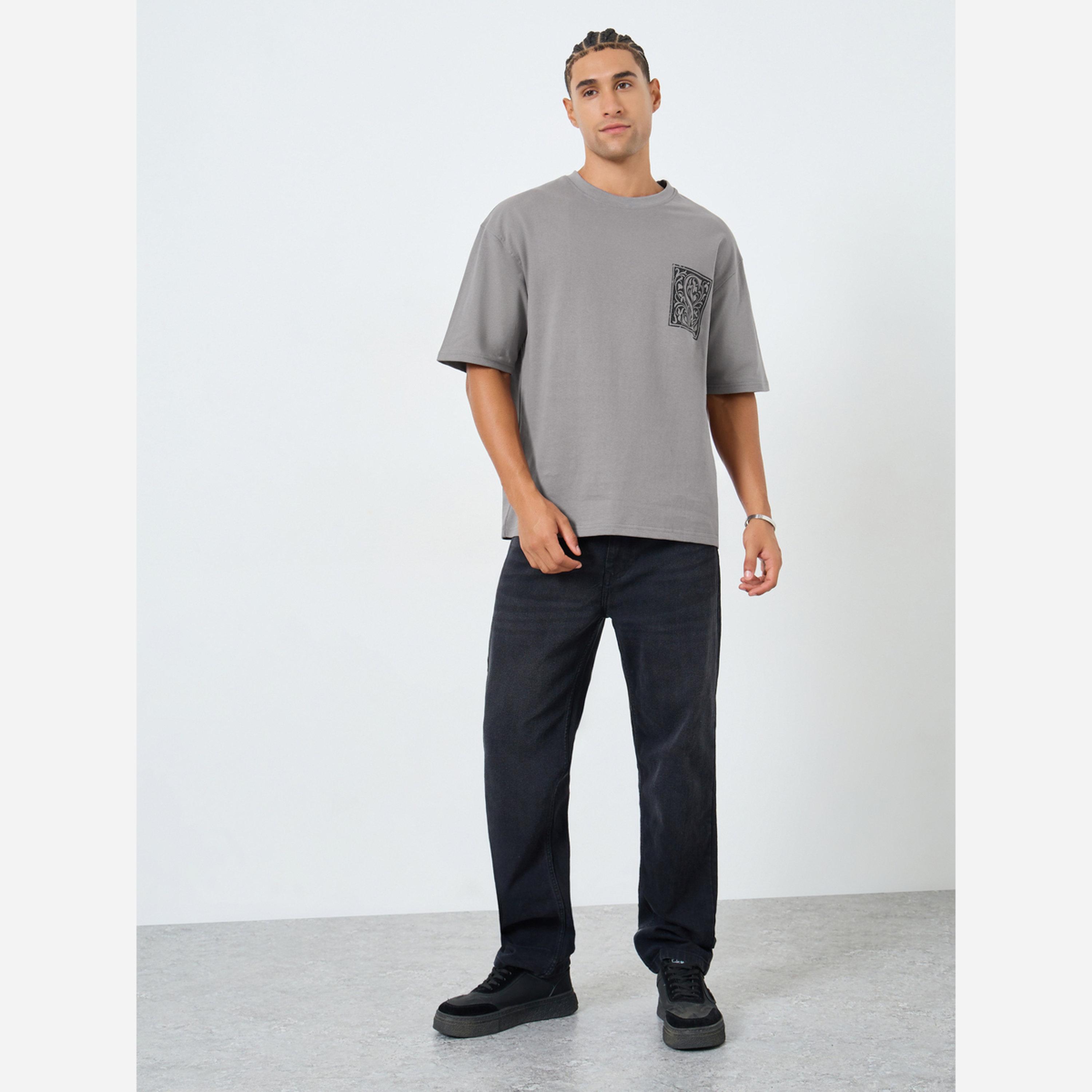 ستايلي - تيشيرت رجالي لون رمادي طبعة غرافيكية مقاس واسع-men-clothing-tshirtsandpolos-tshirts-image-2