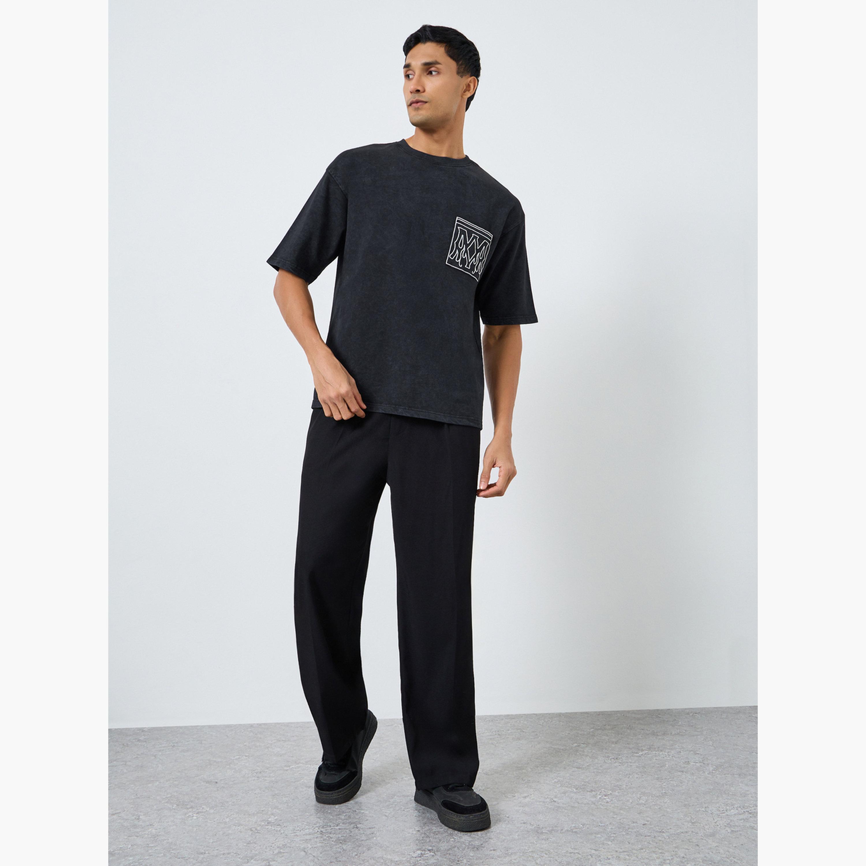 تيشيرت واسع بنمط مغسول وتطريز على الجيب-men-clothing-tshirtsandpolos-tshirts-image-4