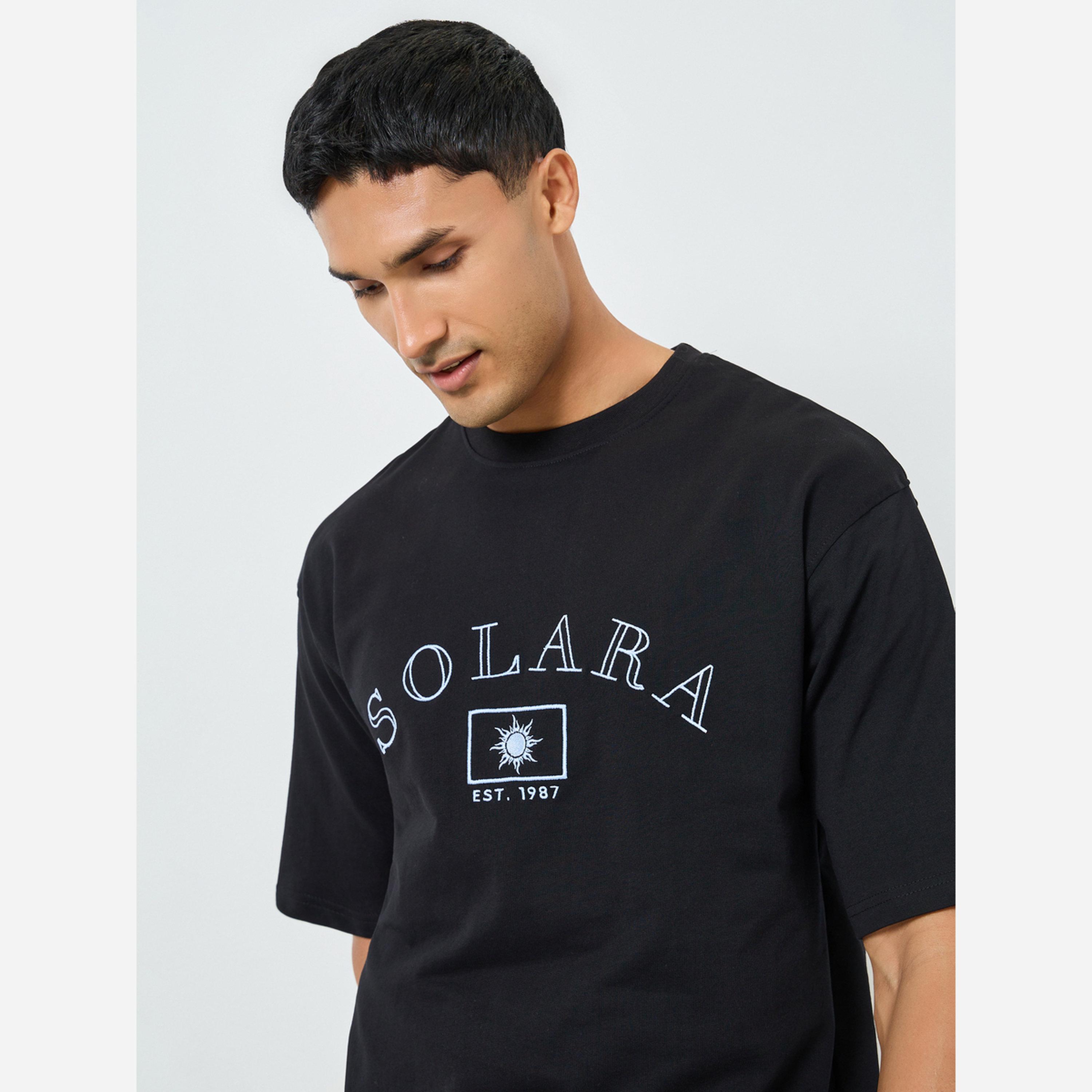 ستايلي - تيشيرت رجالي لون أسود مطرز مقاس واسع-men-clothing-tshirtsandpolos-tshirts-image-3