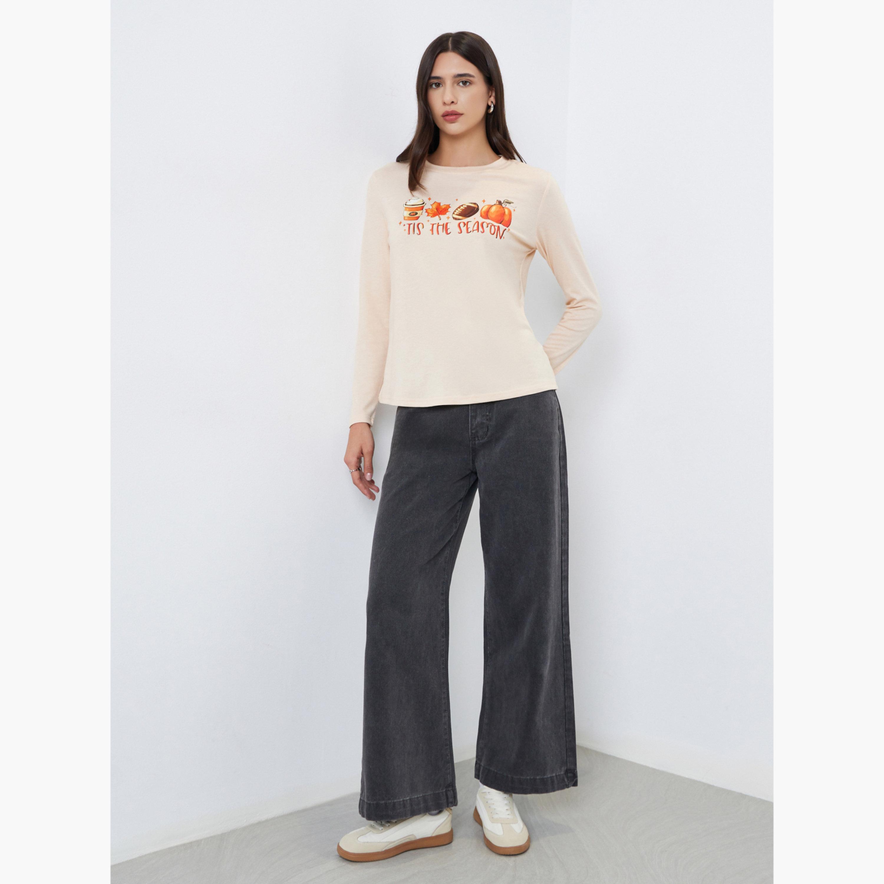 تيك تو - تي شيرت نقشة جرافيكية باللون البيج "هذا هو الموسم" للنساء-women-clothing-tshirts-image-2