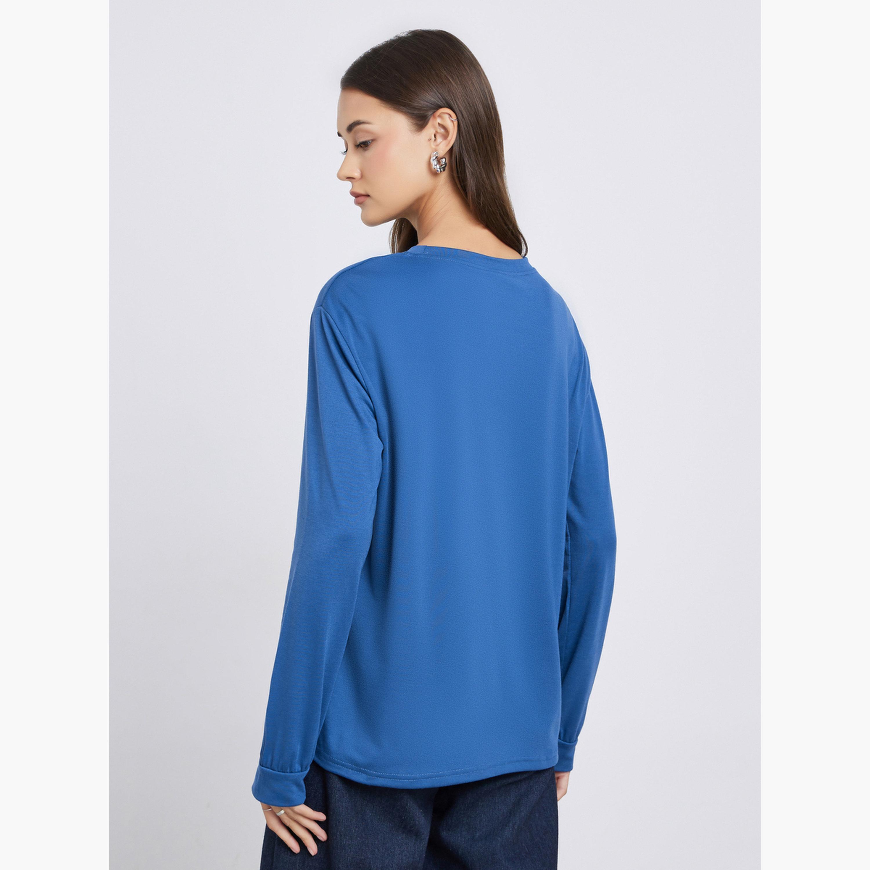 ستايلي - تي شيرت أزرق نقشة شعار متباين للنساء-women-clothing-tshirts-image-5