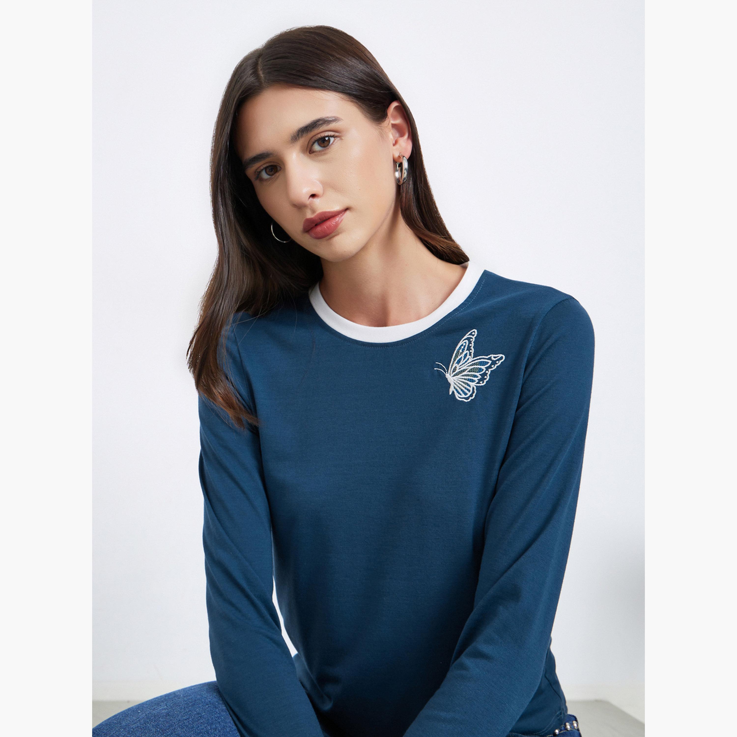 ستايلي - تي شيرت أزرق مطرز بفراشة للنساء-women-clothing-tshirts-image-3