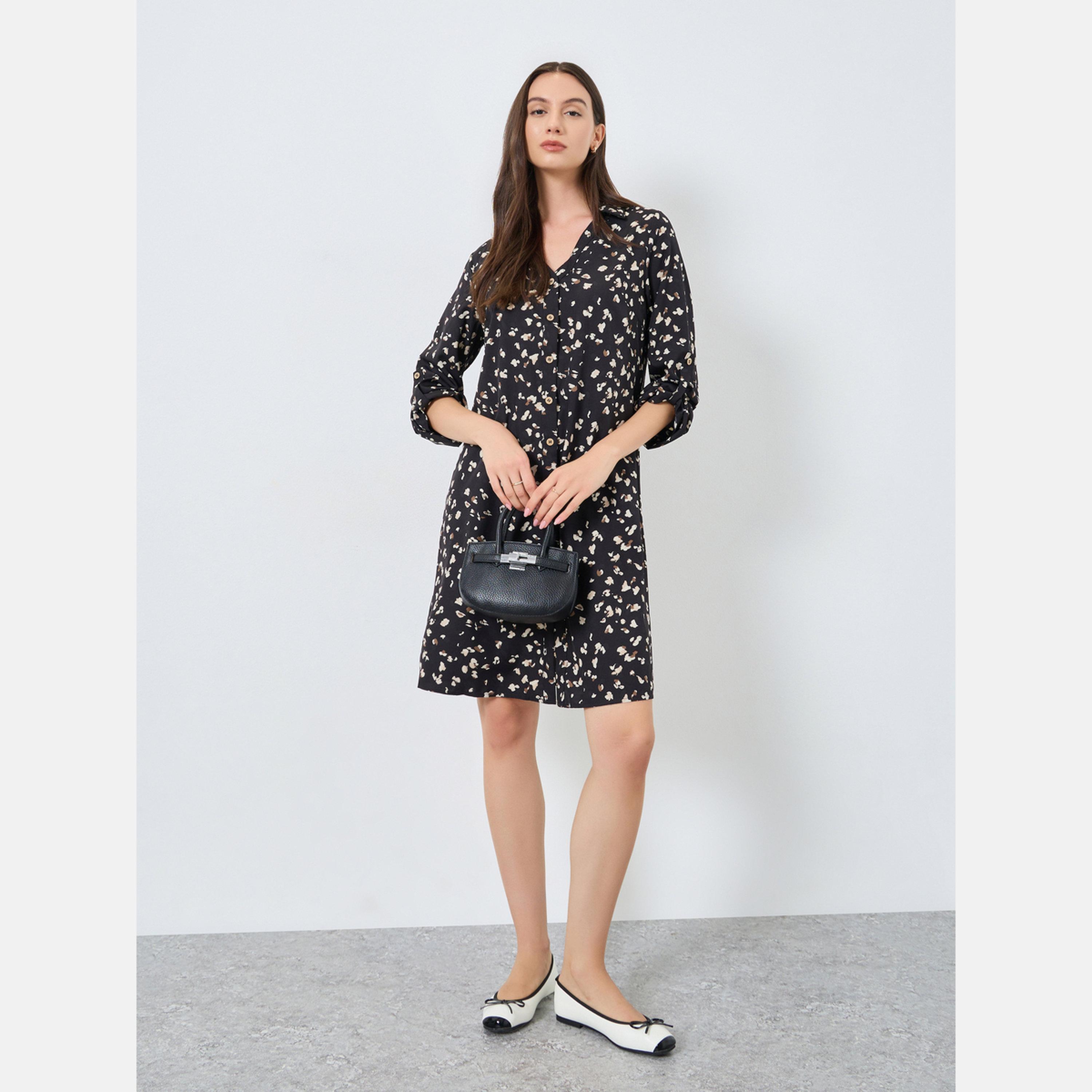 تيك تو - فستان قميص أسود بطبعة غرافيكية بطول الركبة-women-clothing-dresses-image-2