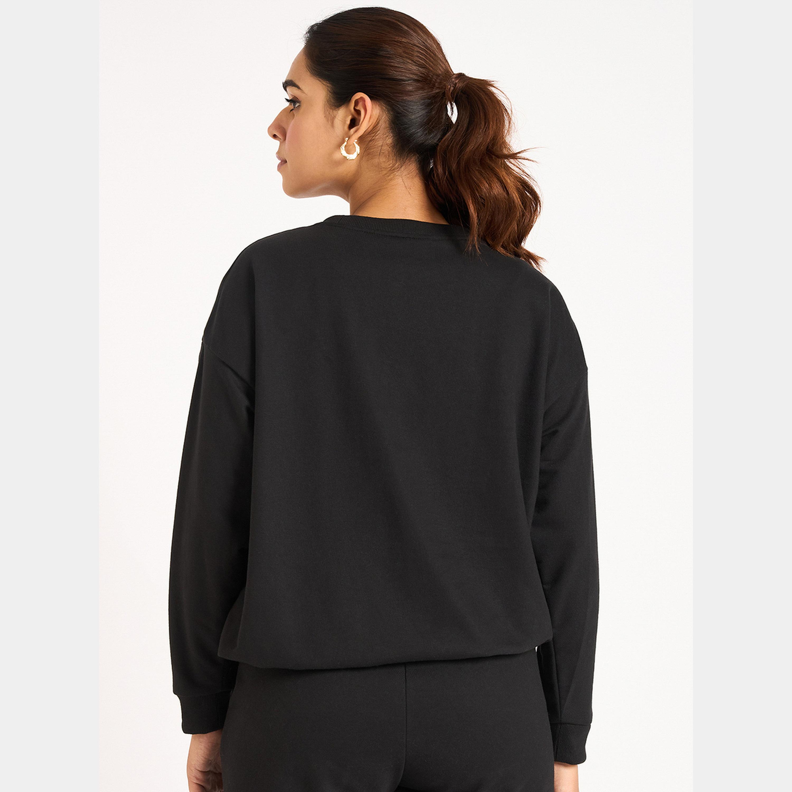 فيميلا - سويت شيرت نسائي تيري بأكمام طويلة وياقة مستديرة وتفاصيل قلابة-women-clothing-hoodiesandsweatshirts-sweatshirts-image-4