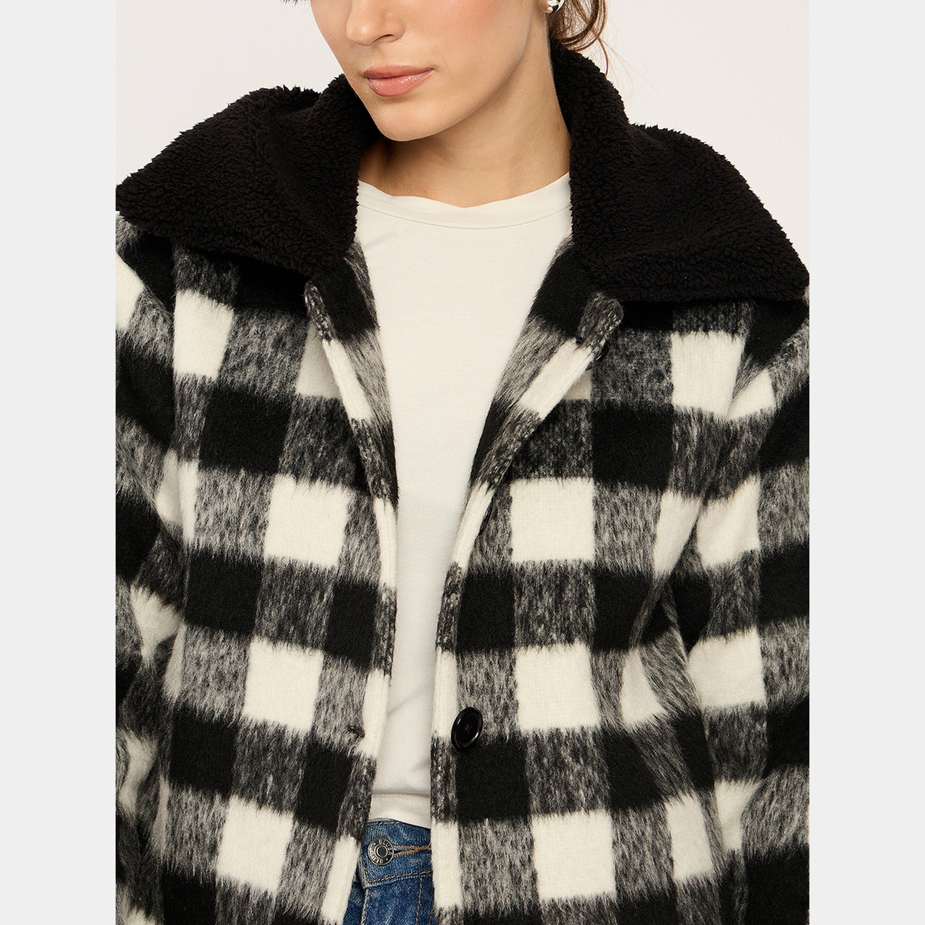 فيميلا - جاكيت نسائي بأزرار وياقة وأكمام طويلة ومربعات-women-winterwear-coatsandjackets-jackets-image-3