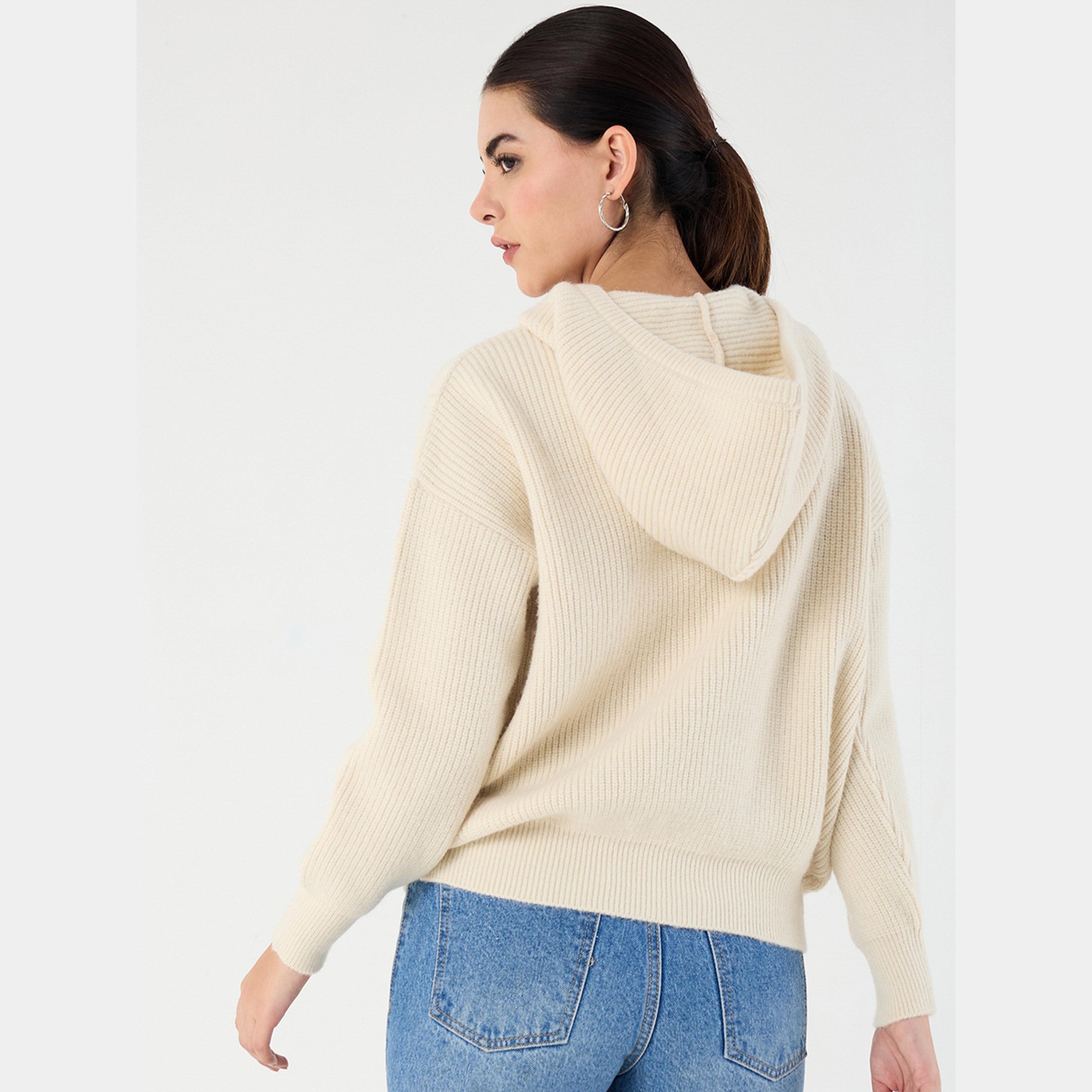 فيميلا - سترة نسائية مقاس واسع تصميم بوينتل لون كريمي برقبة وأكمام طويلة-women-winterwear-cardigansandjumpers-jumpers-image-3
