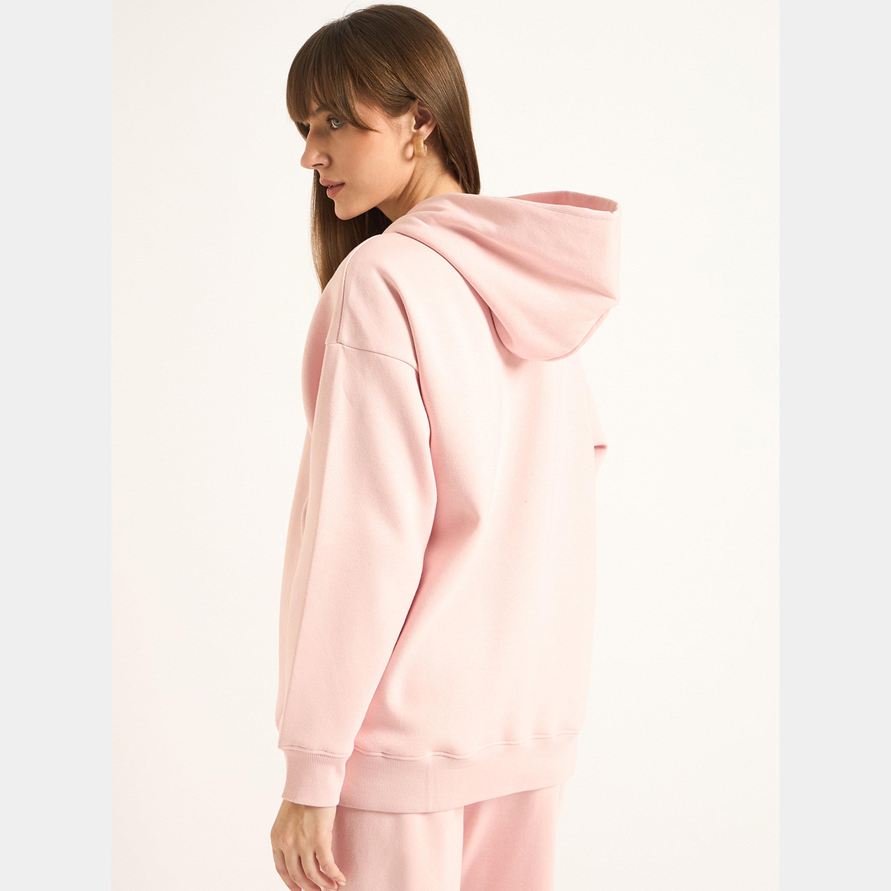 فيميلا - هودي نسائي صوف بأكمام طويلة وياقة بغطاء للرأس وطبعة شعار-women-clothing-hoodiesandsweatshirts-hoodies-image-3