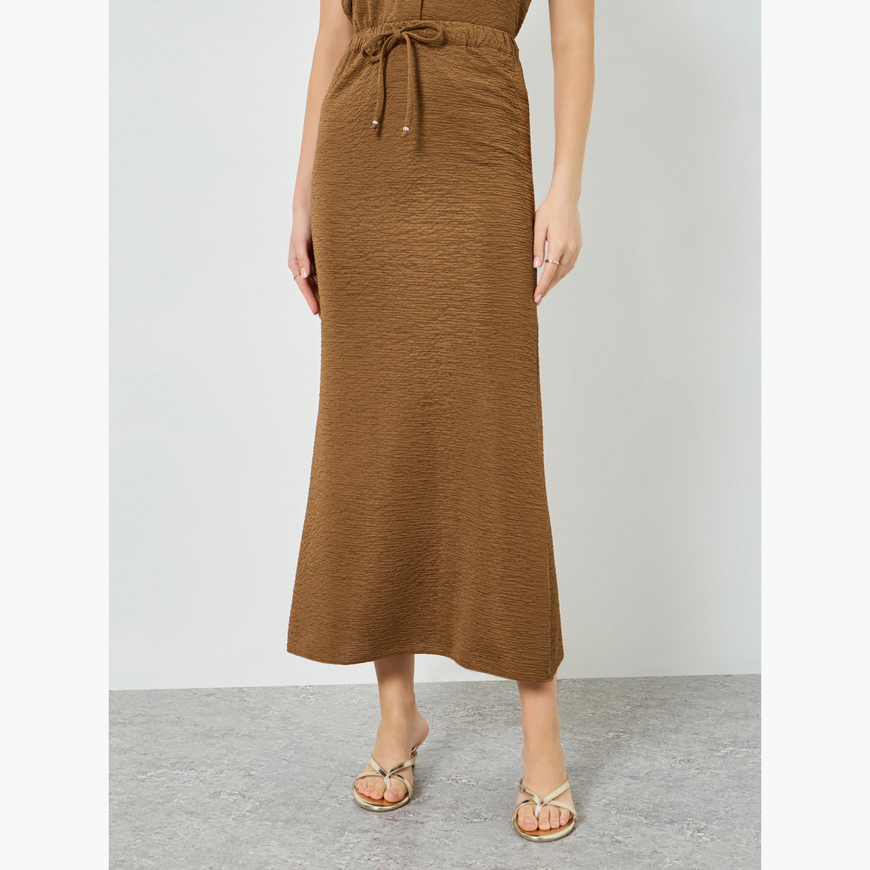 تنورة طويلة بتفاصيل بارزة الملمس وقصة مستقيمة-women-clothing-bottoms-skirts-image-1