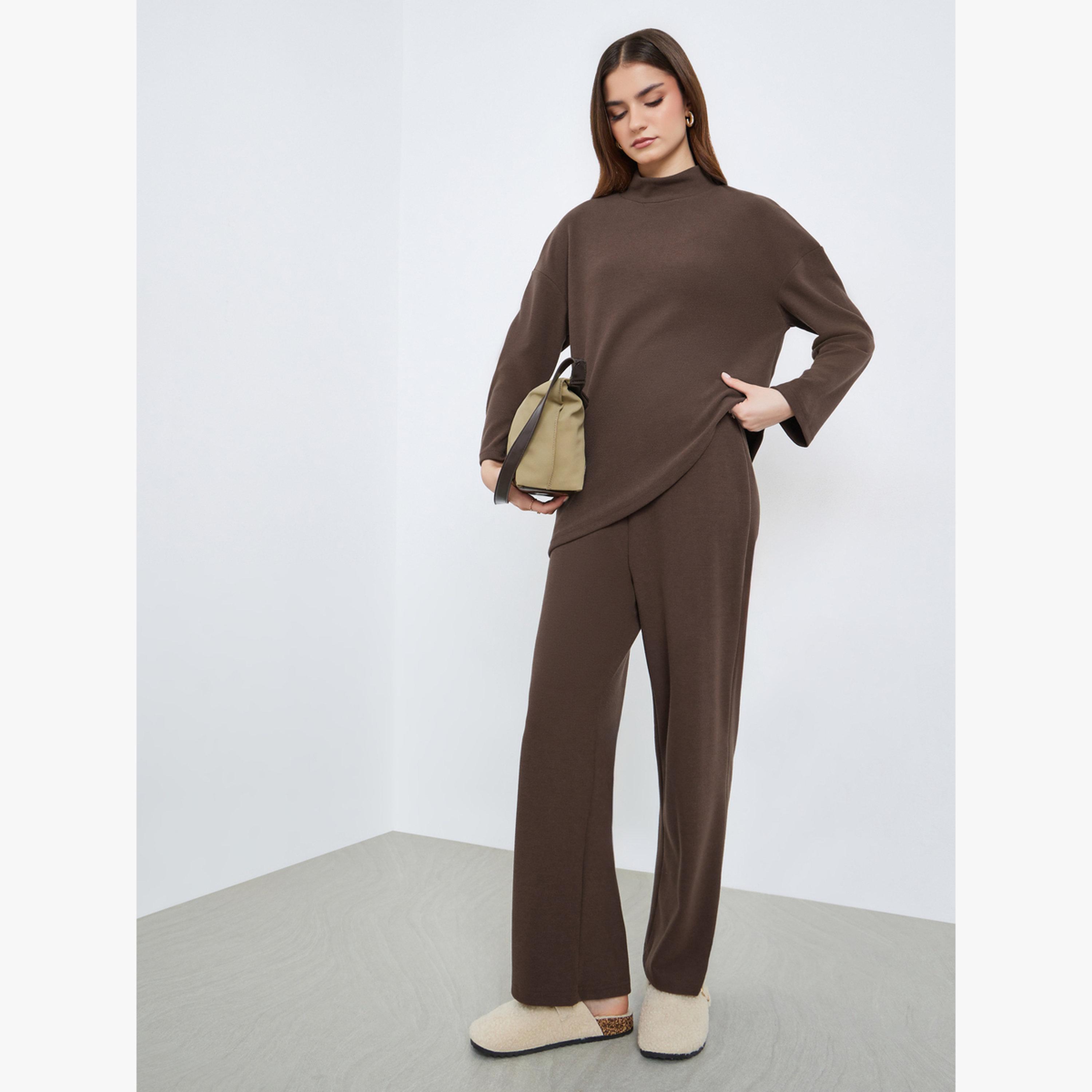 طقم منسق من بلوزة غير متماثل بتفاصيل محبوكة وبنطال-women-clothing-coordsets-image-1