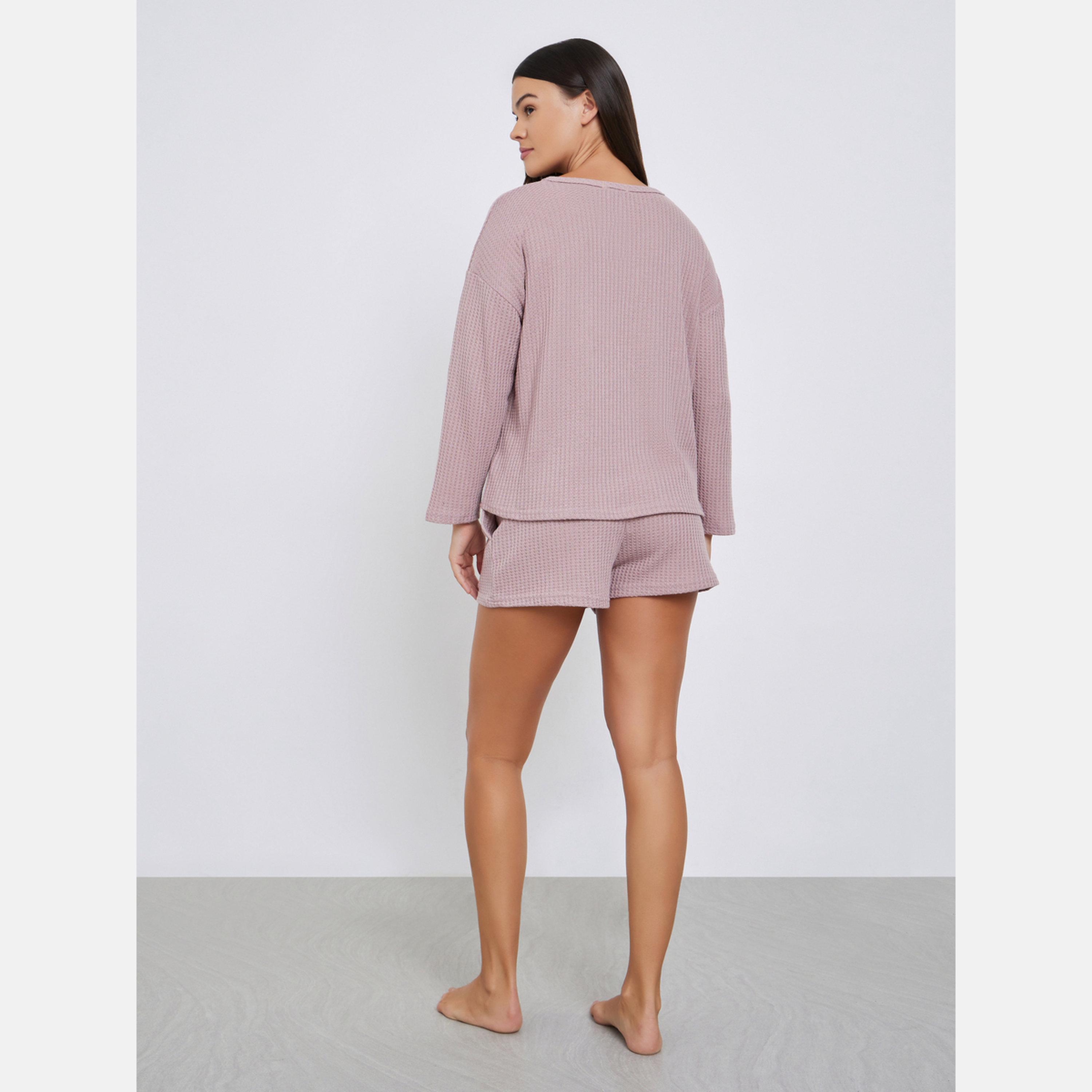ستايلي - طقم بلوزة وشورت بأكمام طويلة من نسيج الوافل-women-clothing-nightwear-pyjamas-shortsets-image-5