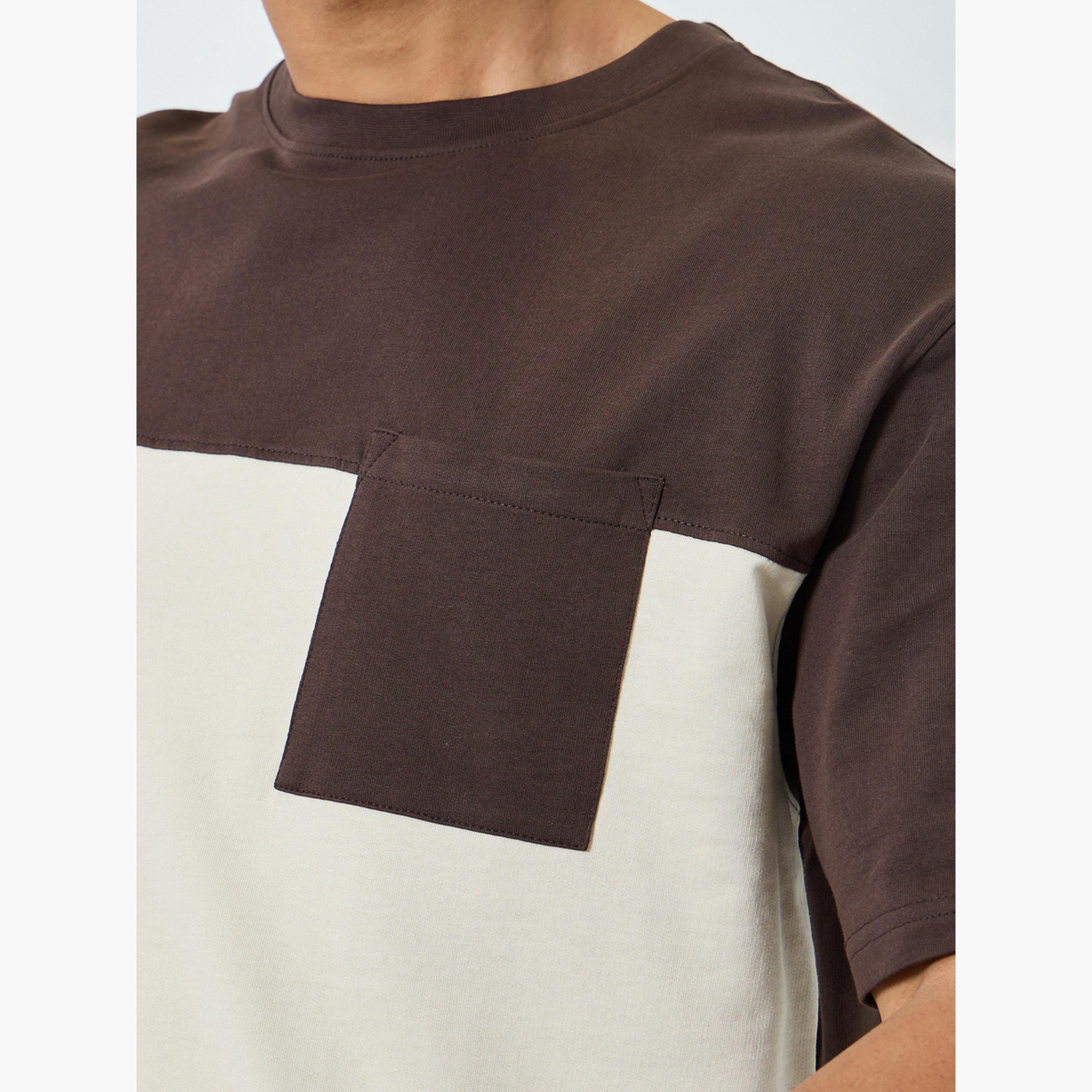 طقم منسق من شورت وتيشيرت واسع بنمط كتل الالوان-men-clothing-coordsets-image-3