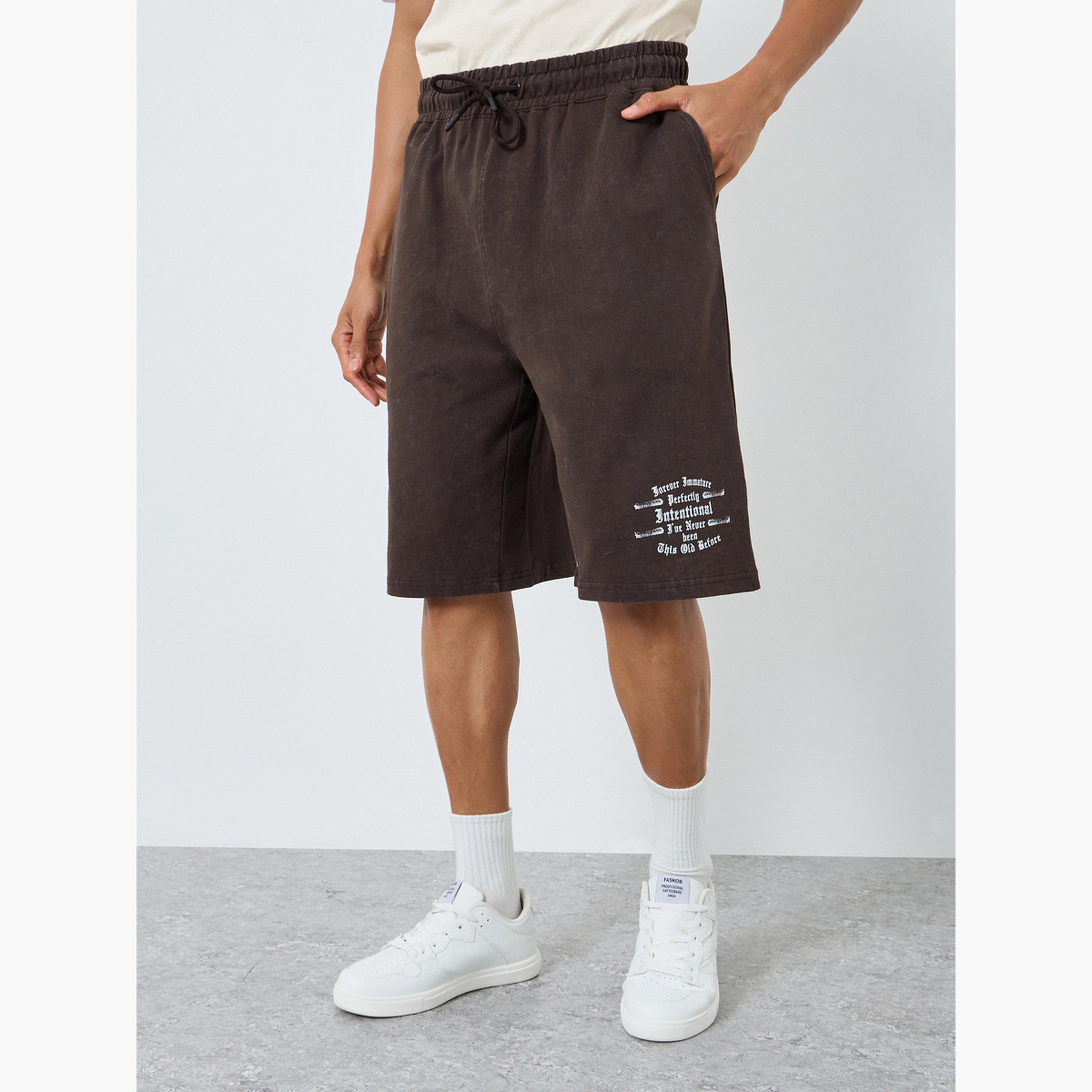 شورت بقصة واسعة مطبوع بمظهر باهت وممزق-men-clothing-bottoms-shorts-image-1