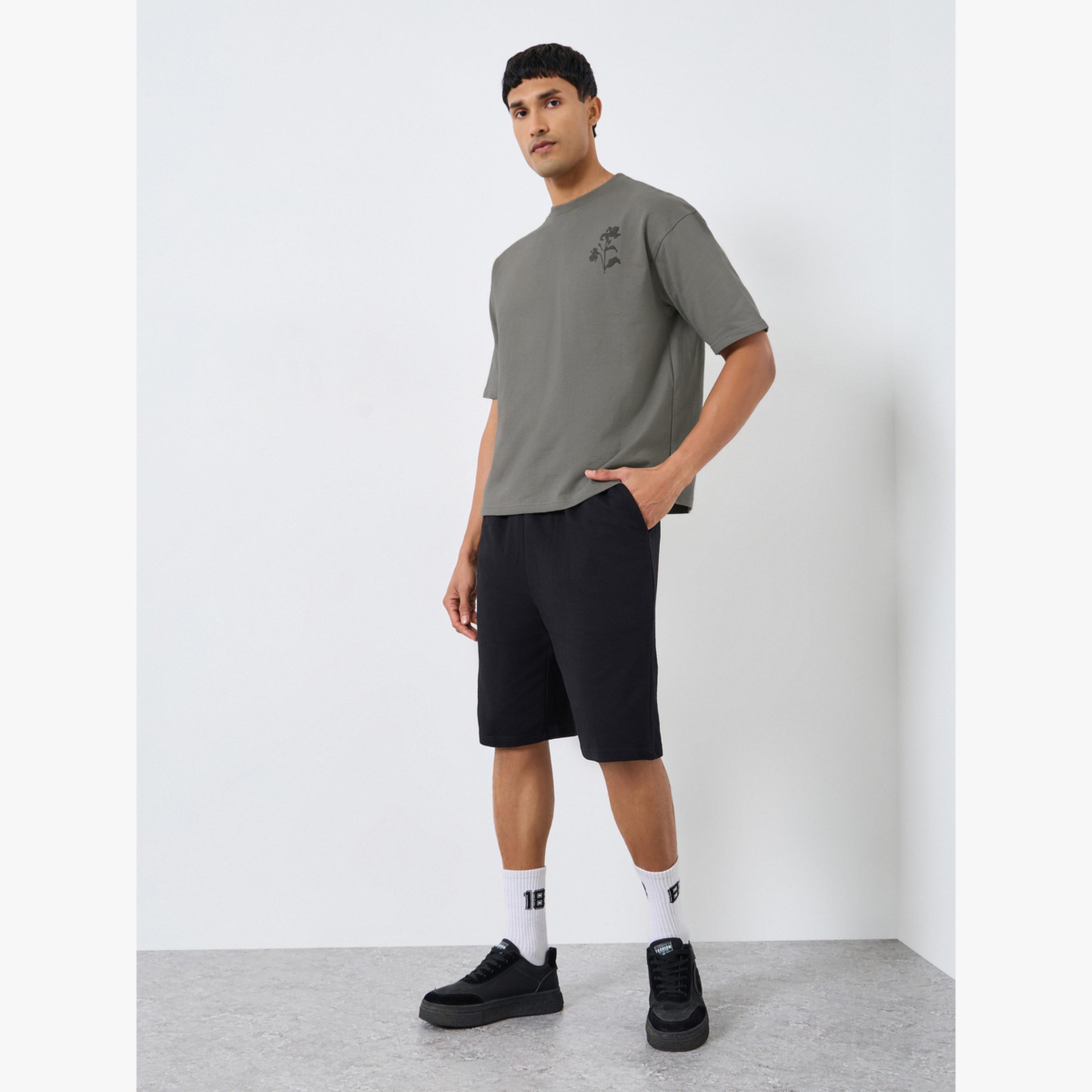 طقم منسق من شورت وتيشيرت قطن واسع-men-clothing-coordsets-image-1