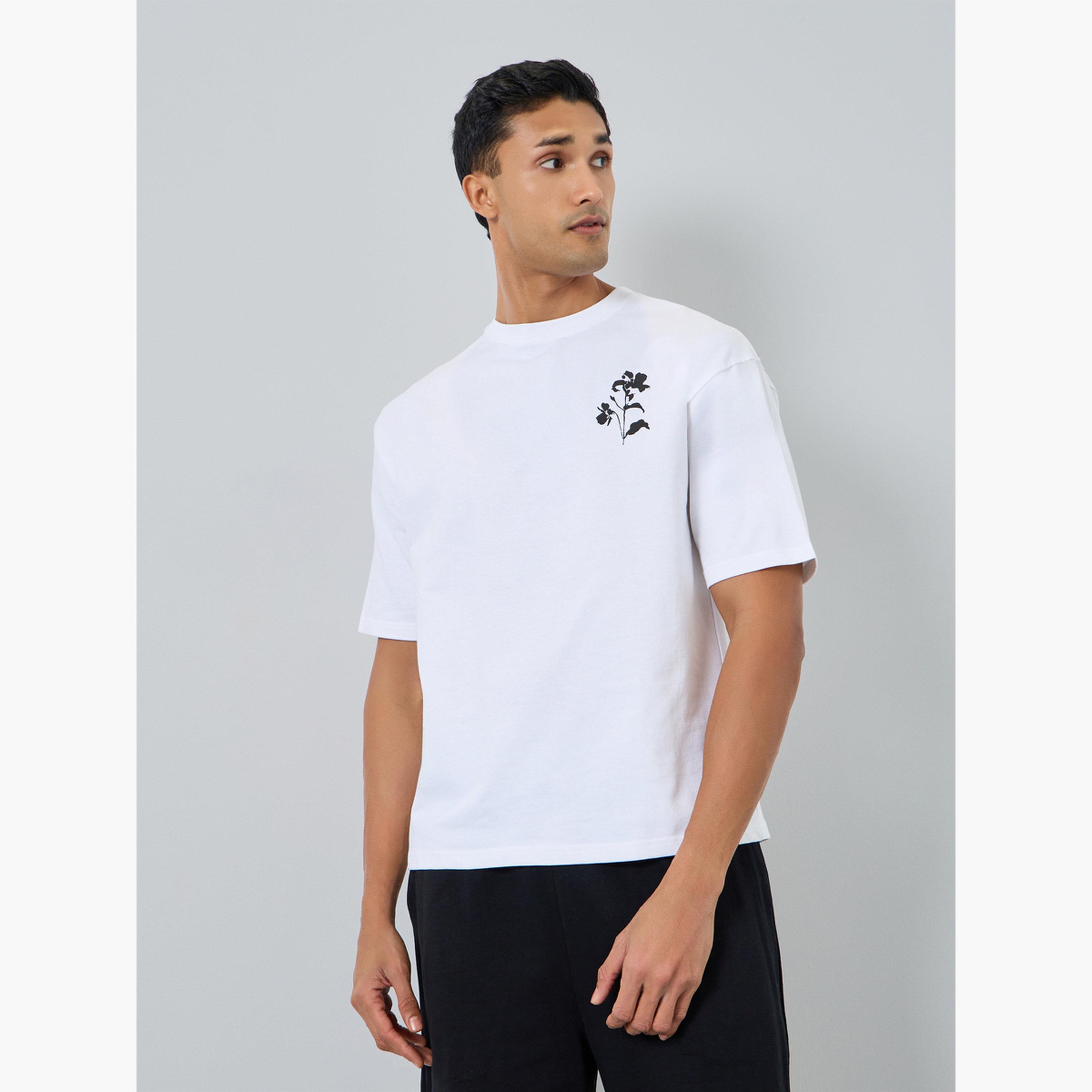 Styli Men Minimal Print Oversized T-Shirt and Shorts Co-Ords-men-clothing-coordsets-image-2