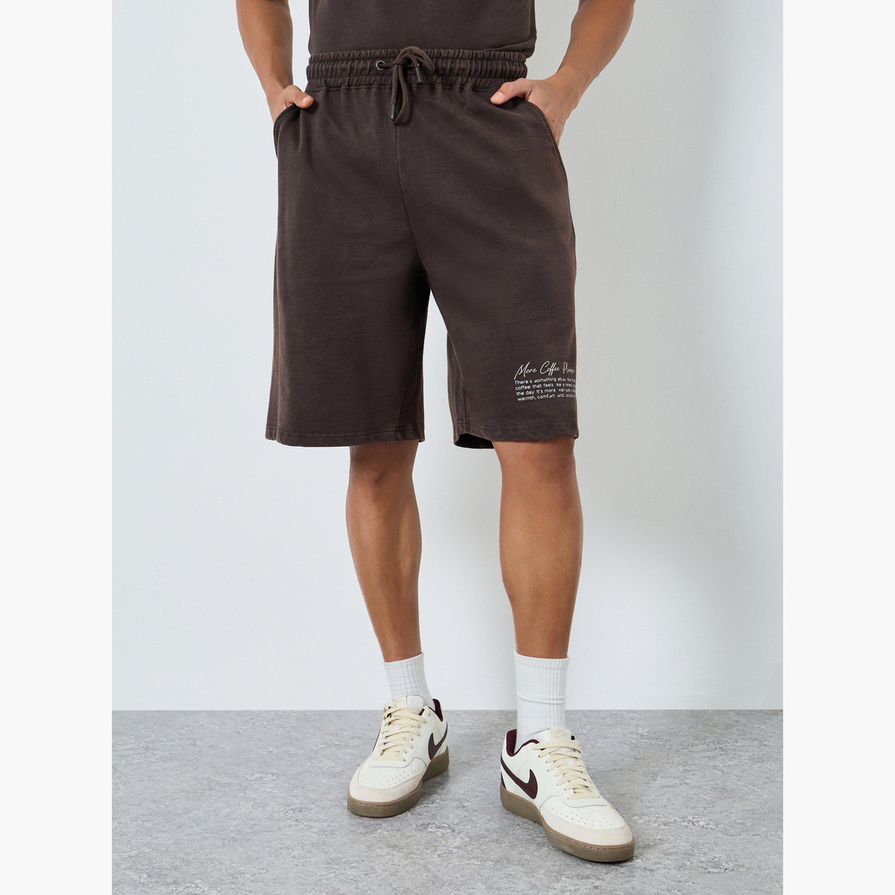 طقم منسق من تيشيرت بقصة واسعة بمظهر باهت وشورت-men-clothing-coordsets-image-5