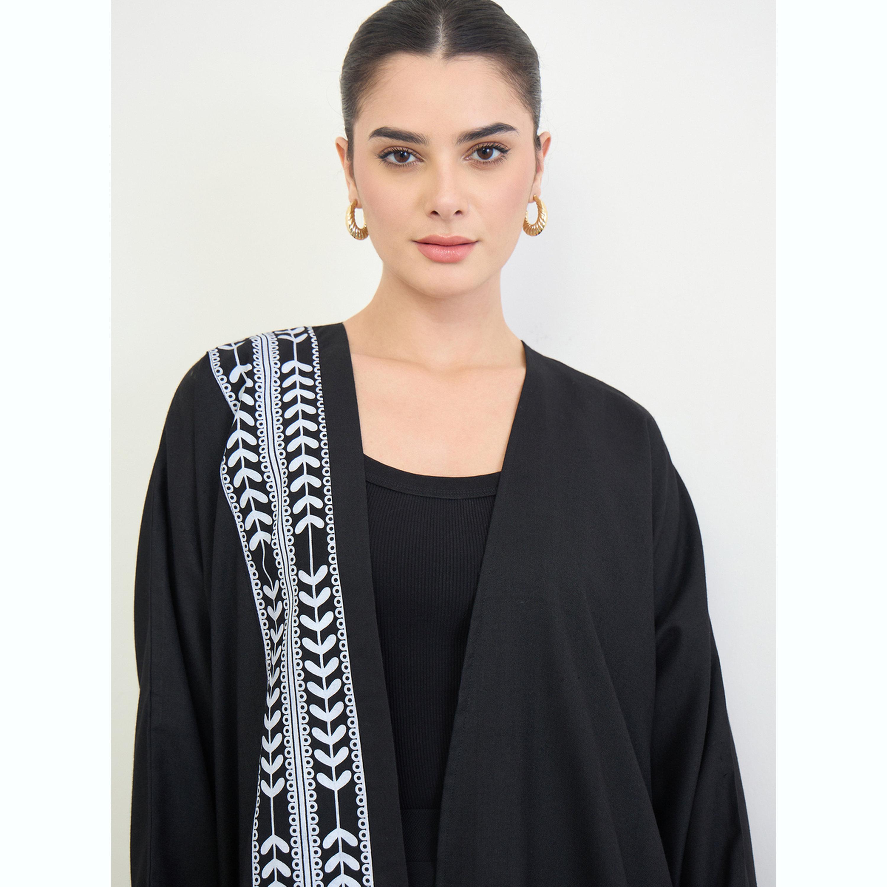 Amirah X Styli Black Printed Open Front A-Line Abaya-women-arabicclothing-abayas-image-5