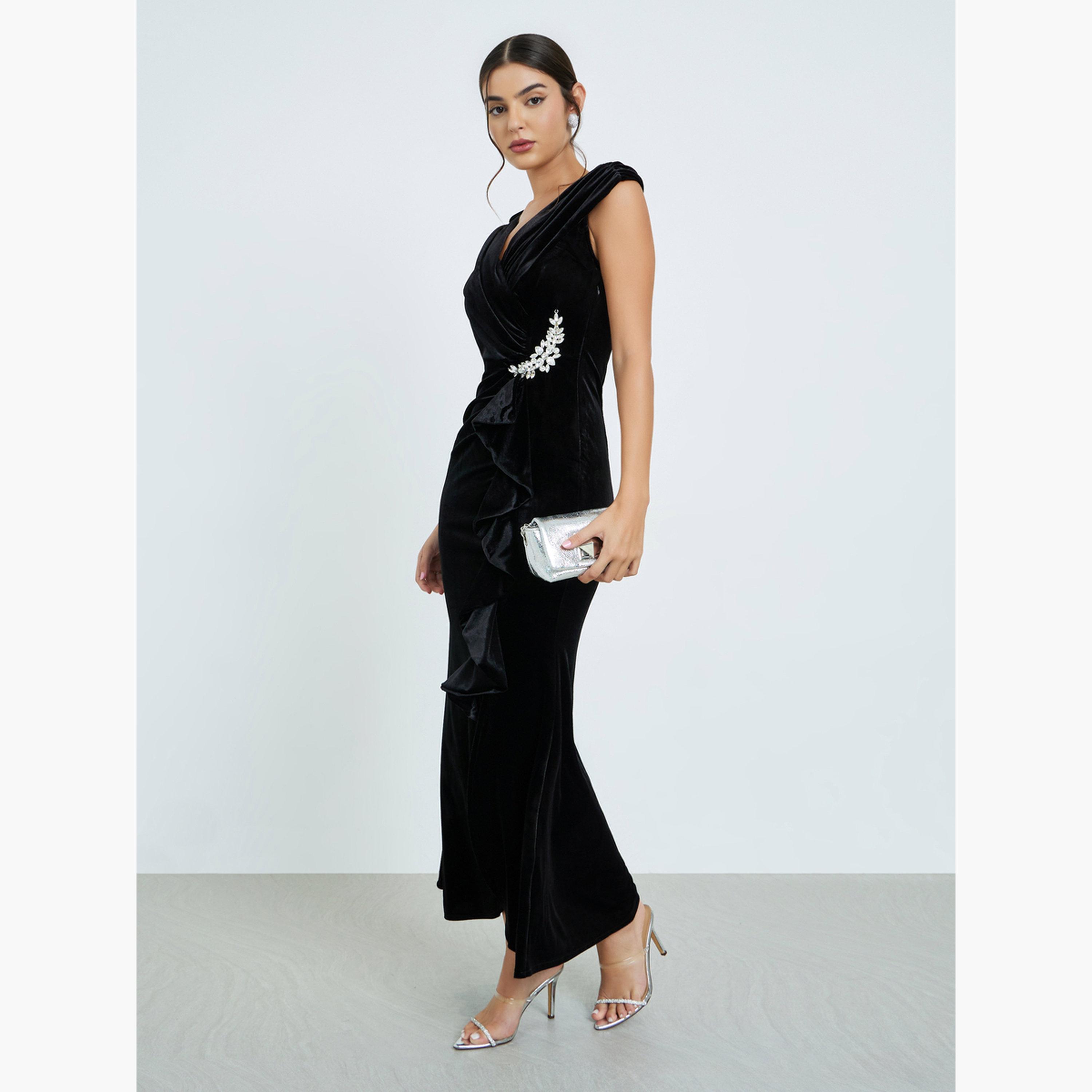 ستايلي - فستان ماكسي أسود مزين بمظهر مخملي-women-clothing-dresses-image-2