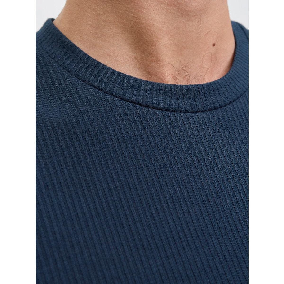 تيشيرت محبوك بتفاصيل مضلعة وياقة ضيقة-men-clothing-tshirtsandpolos-tshirts-image-2