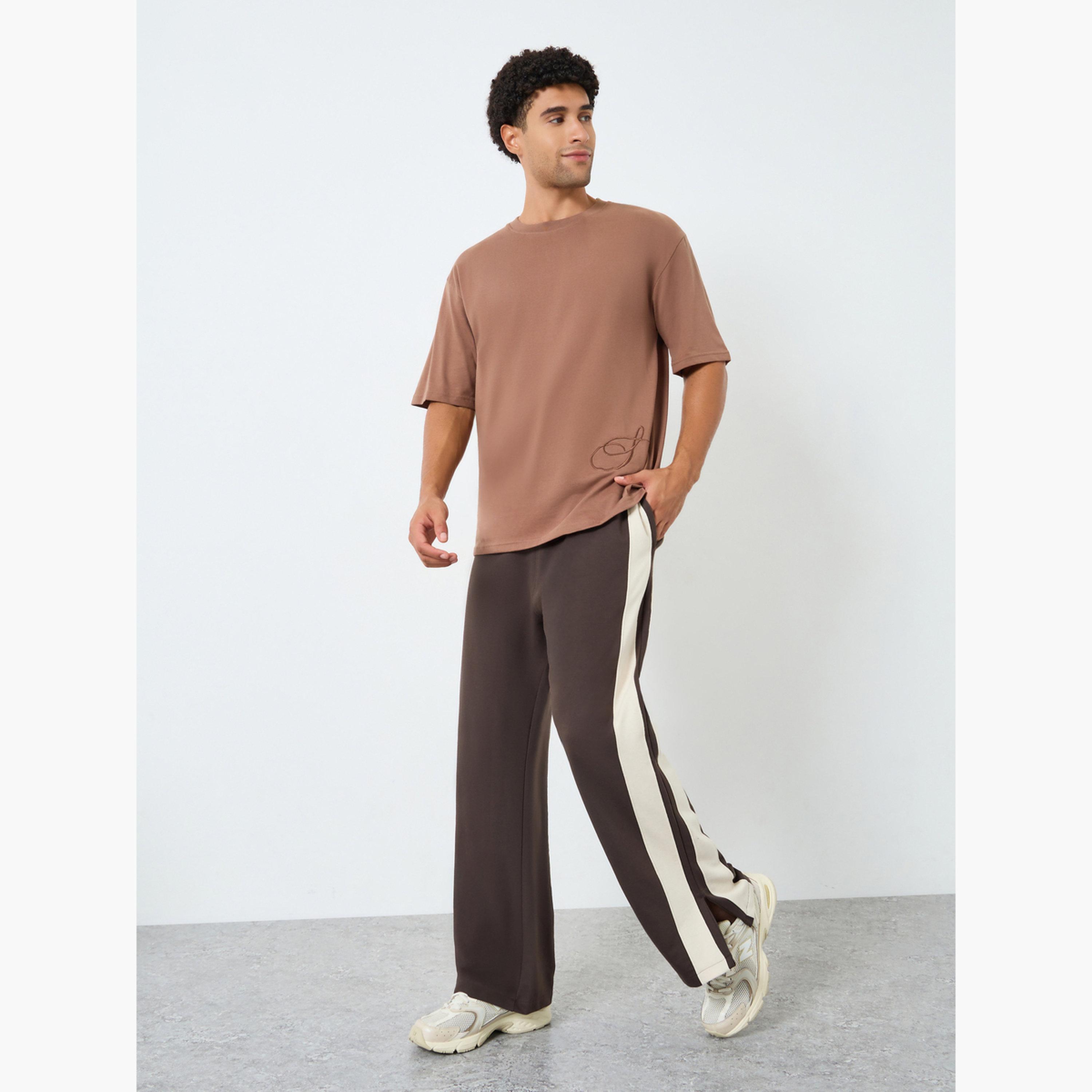 جوغر مخطط بقصة مريحة-men-clothing-bottoms-joggers-image-2