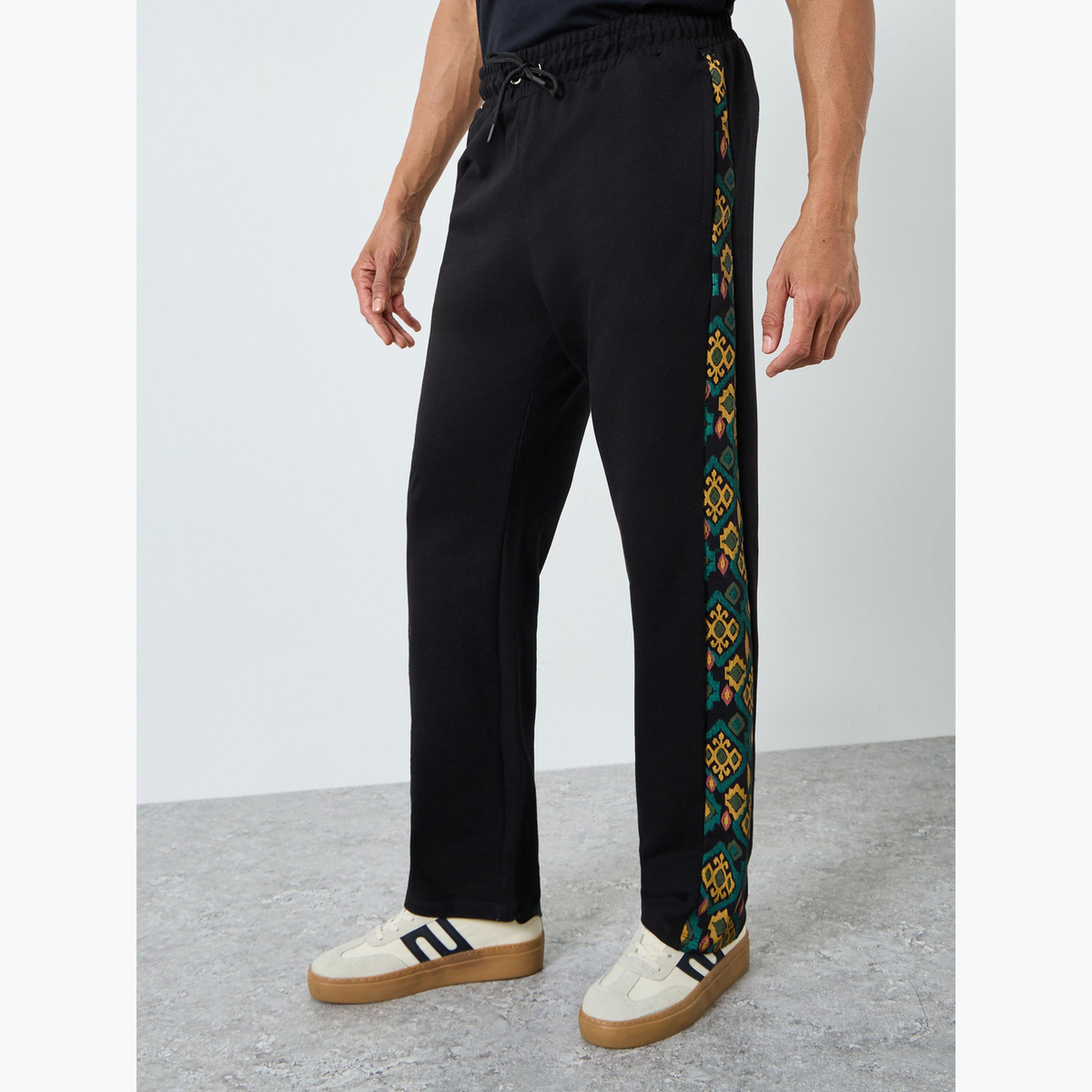 جوغر بألواح جانبية مطبوعة-men-clothing-bottoms-joggers-image-1