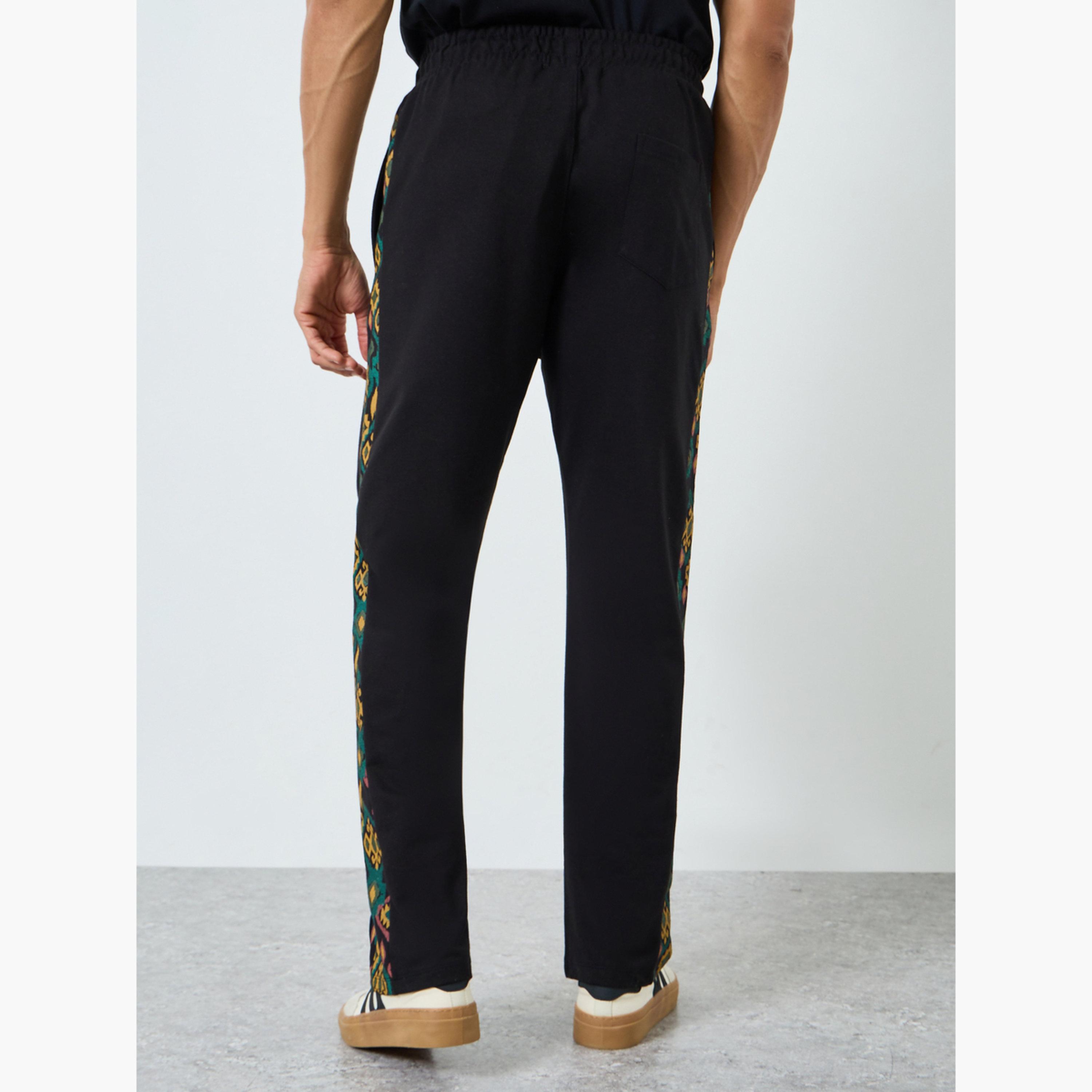 جوغر بألواح جانبية مطبوعة-men-clothing-bottoms-joggers-image-4