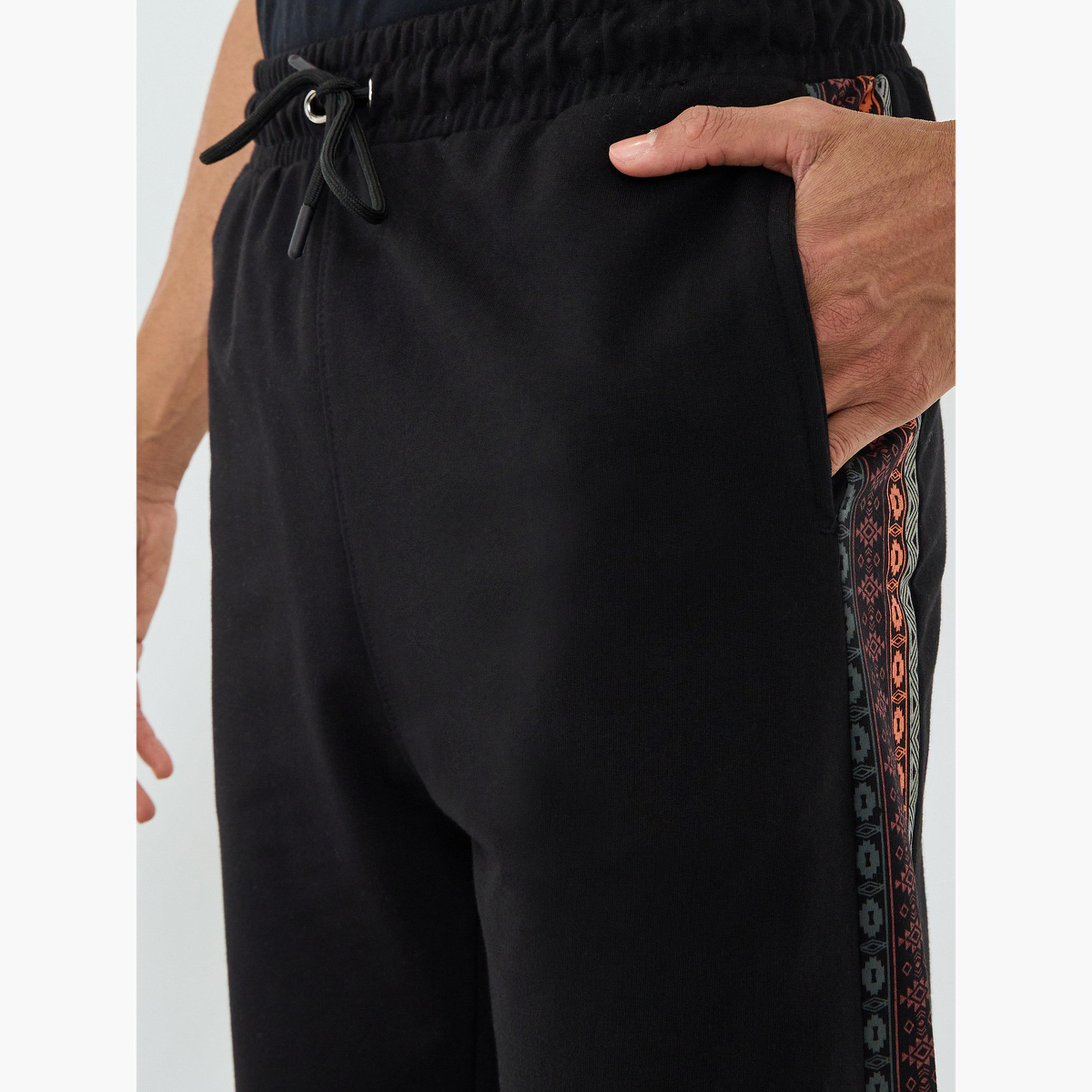 جوغر تيري بمقاس كبير مع ألواح مطبوعة-men-clothing-bottoms-joggers-image-3