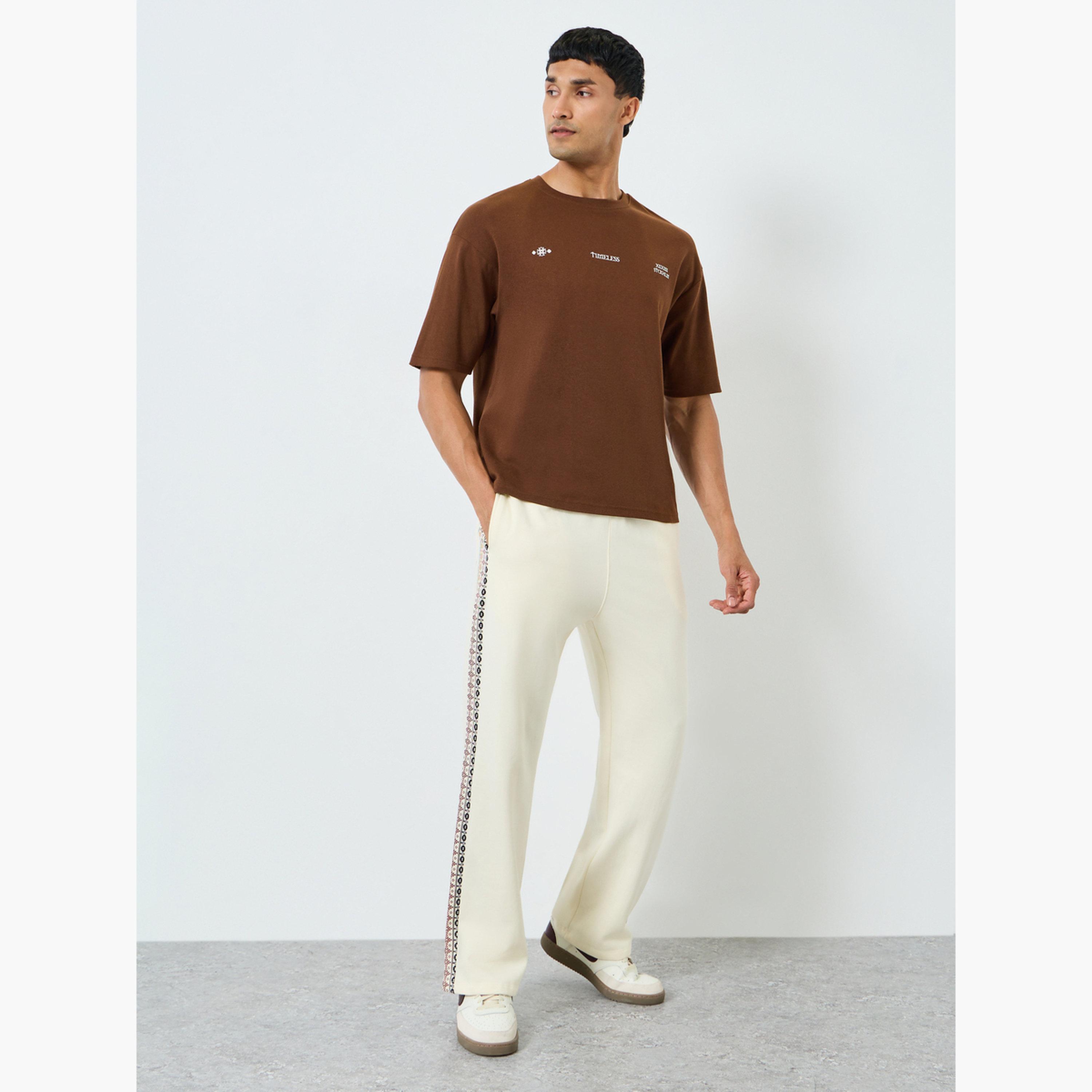 جوغر بألواح جانبية مطبوعة-men-clothing-bottoms-joggers-image-2