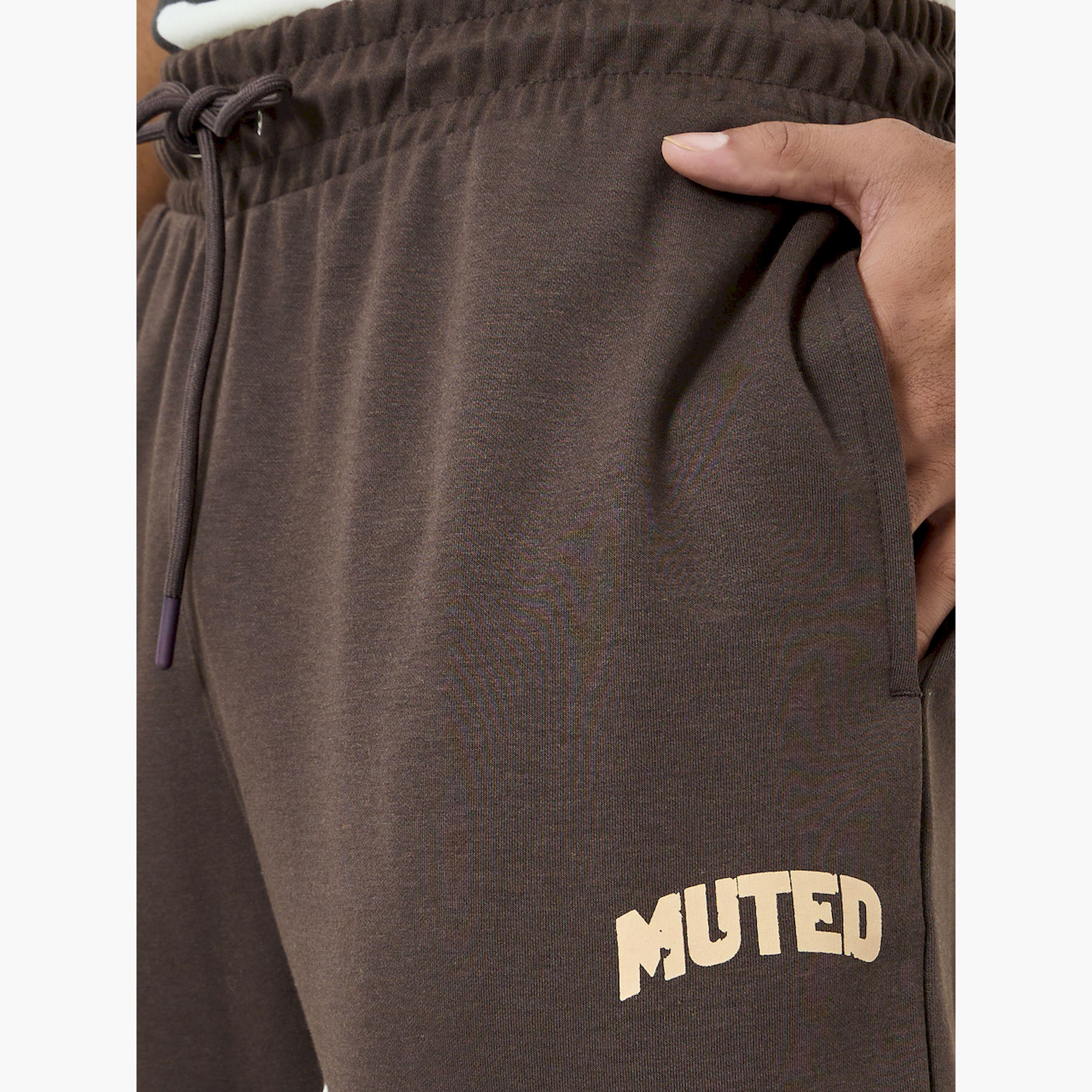 طقم منسق من جوغر وتيشيرت واسع بطبعة جرافيك-men-clothing-coordsets-image-5