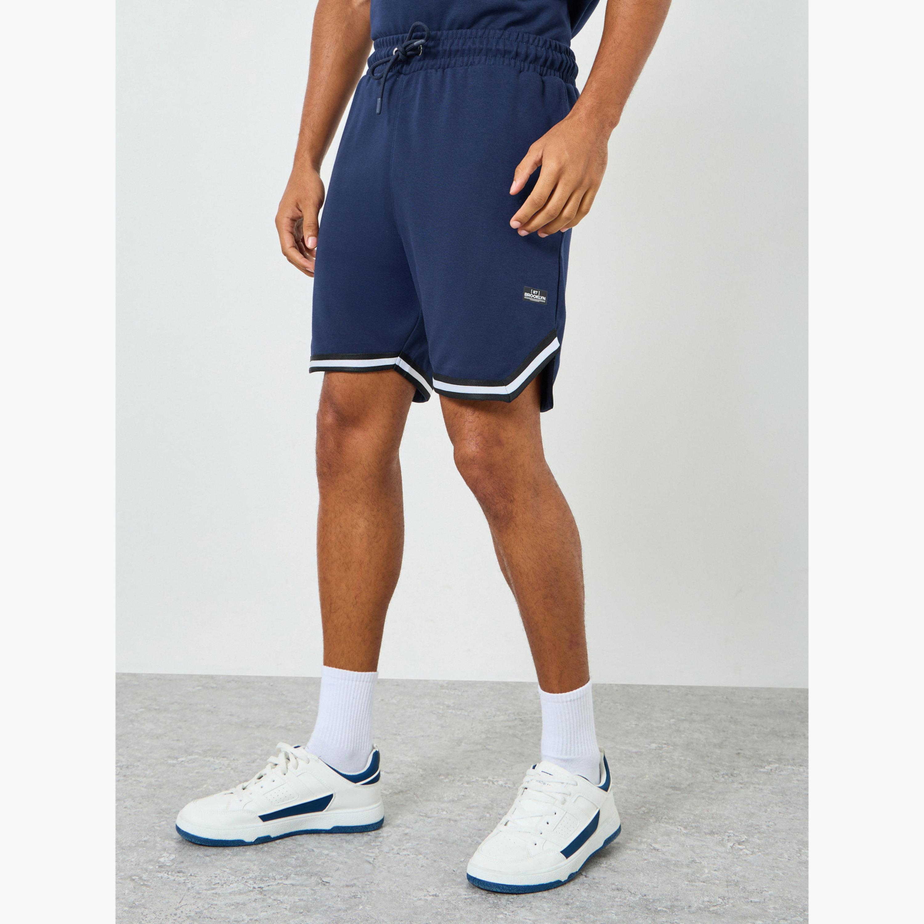 طقم منسق من شورت وتيشيرت بقصة عادية-men-clothing-coordsets-image-5