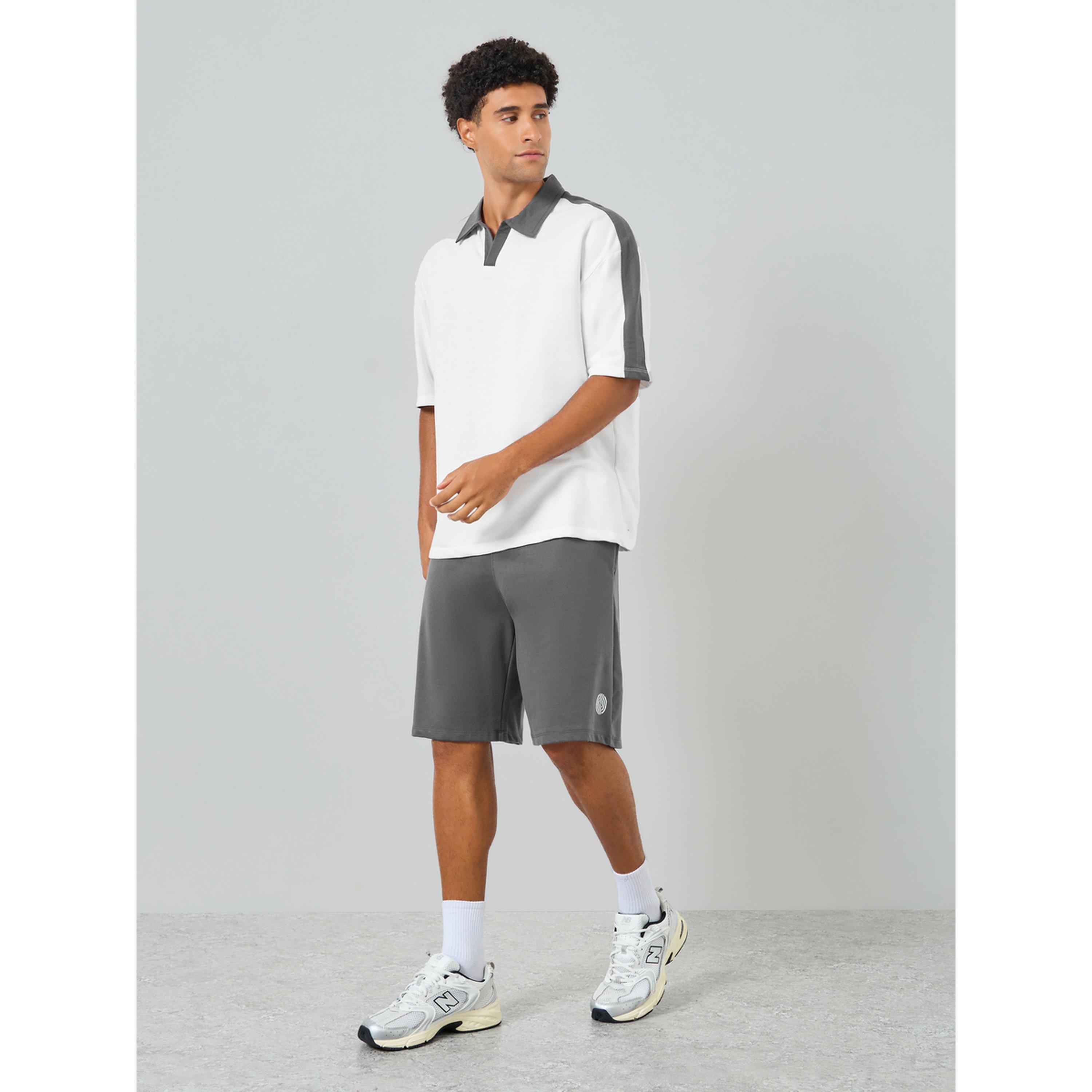 طقم منسق من تيشيرت بولو واسع وشورت للرجال-men-clothing-coordsets-image-1