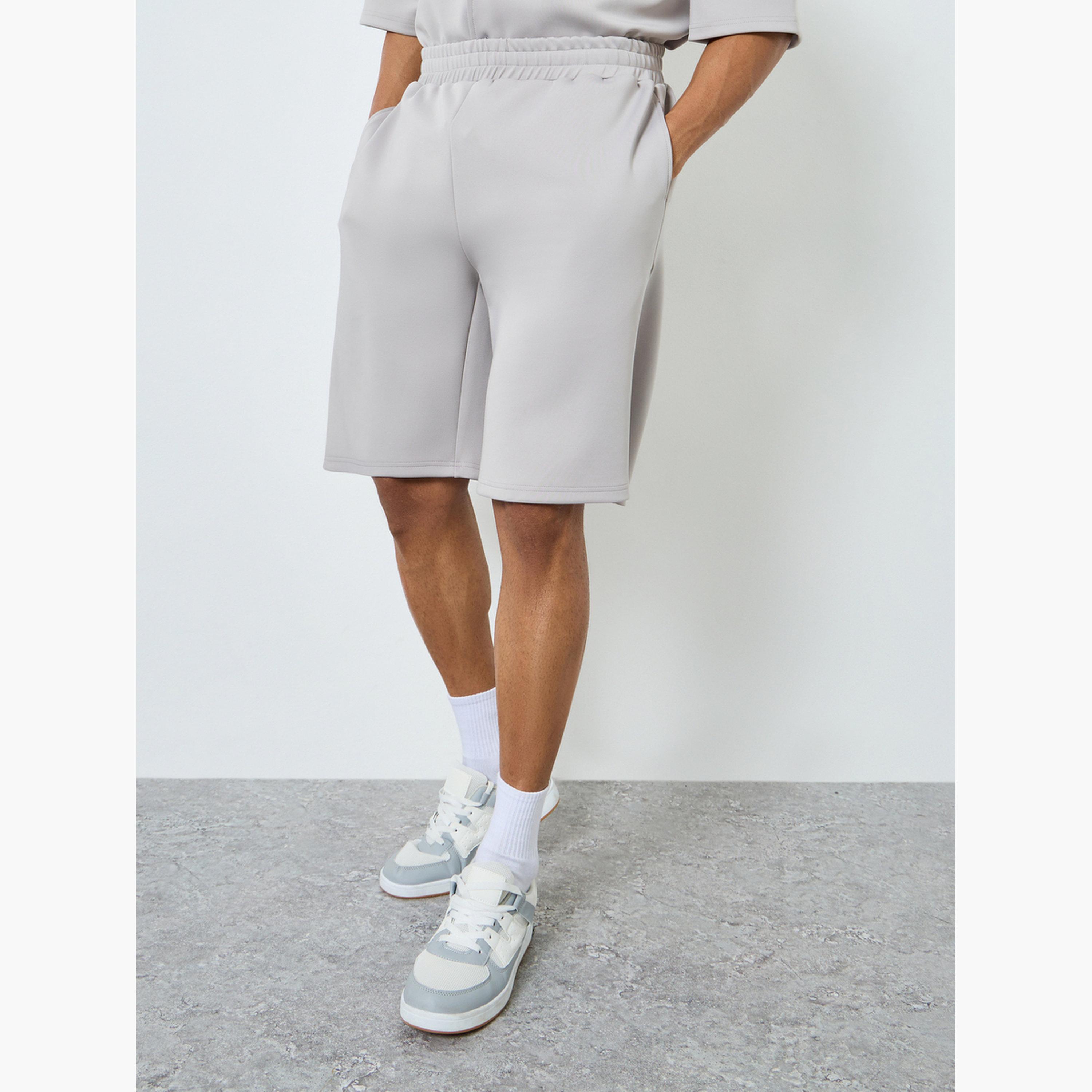 طقم منسق من قميص وشورت بقصة مربعة للرجال-men-clothing-coordsets-image-4