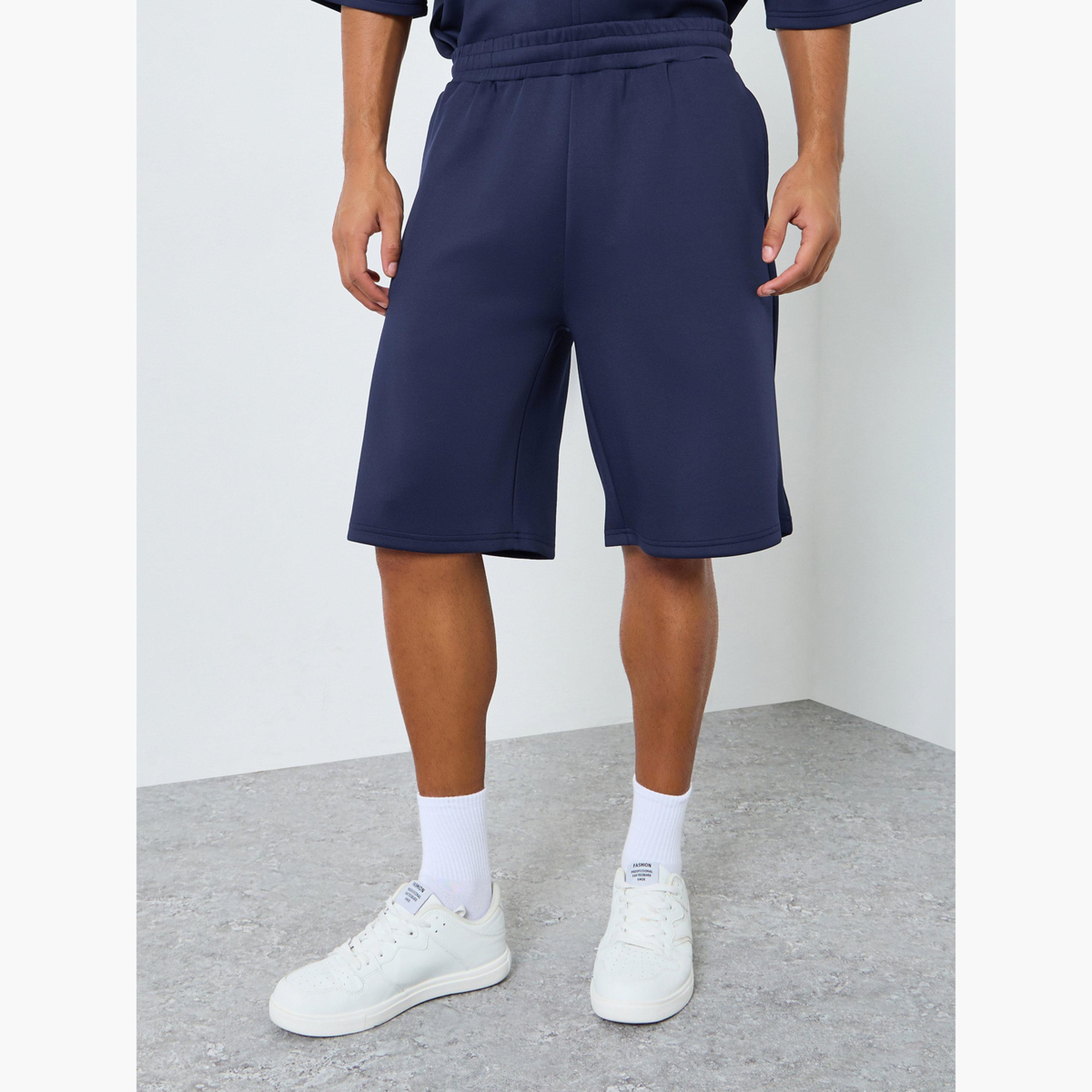 طقم منسق من شورت وبلوزة بأكمام قصيرة-men-clothing-coordsets-image-4