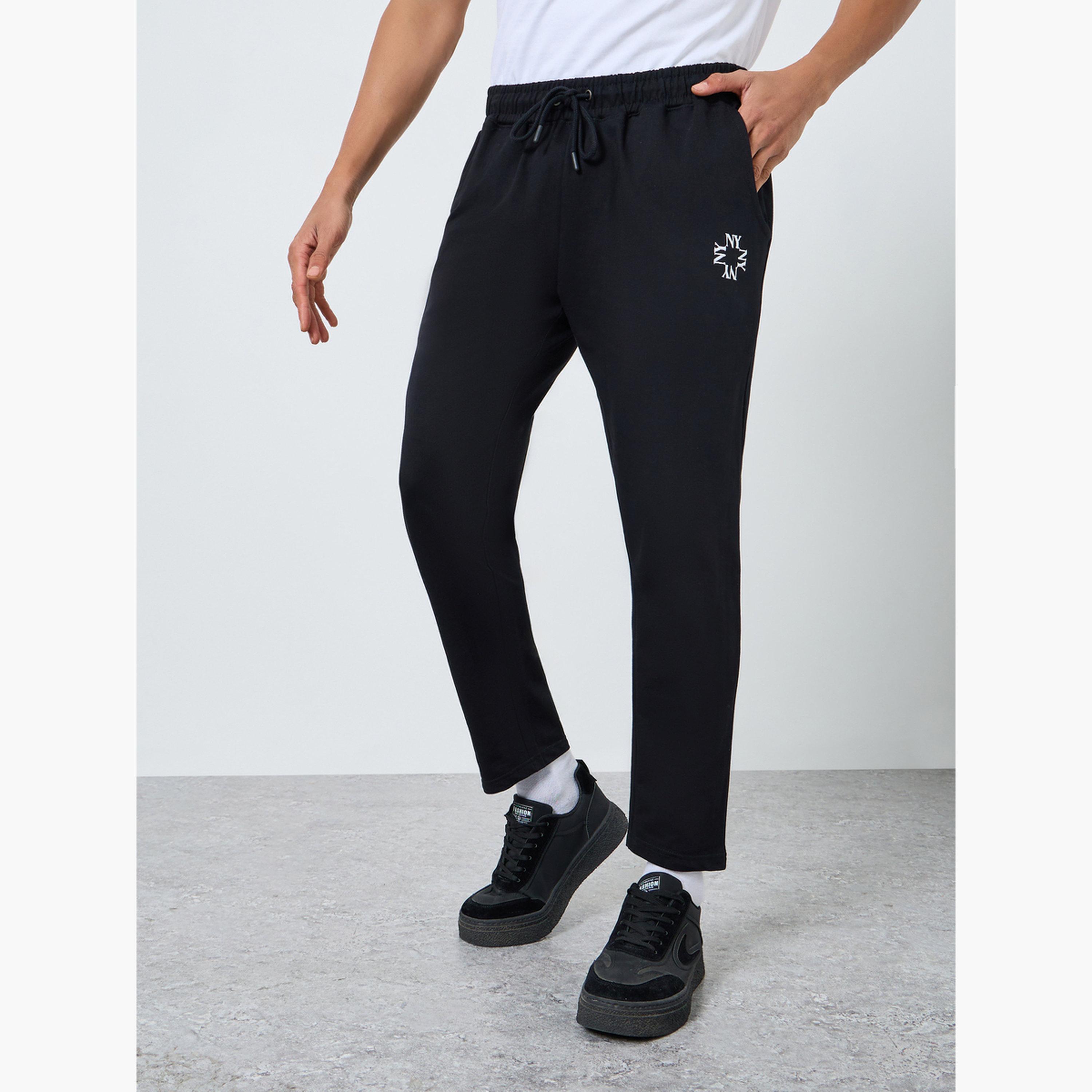 جوغر قصة ضيقة بتطريز بسيط-men-clothing-bottoms-joggers-image-1