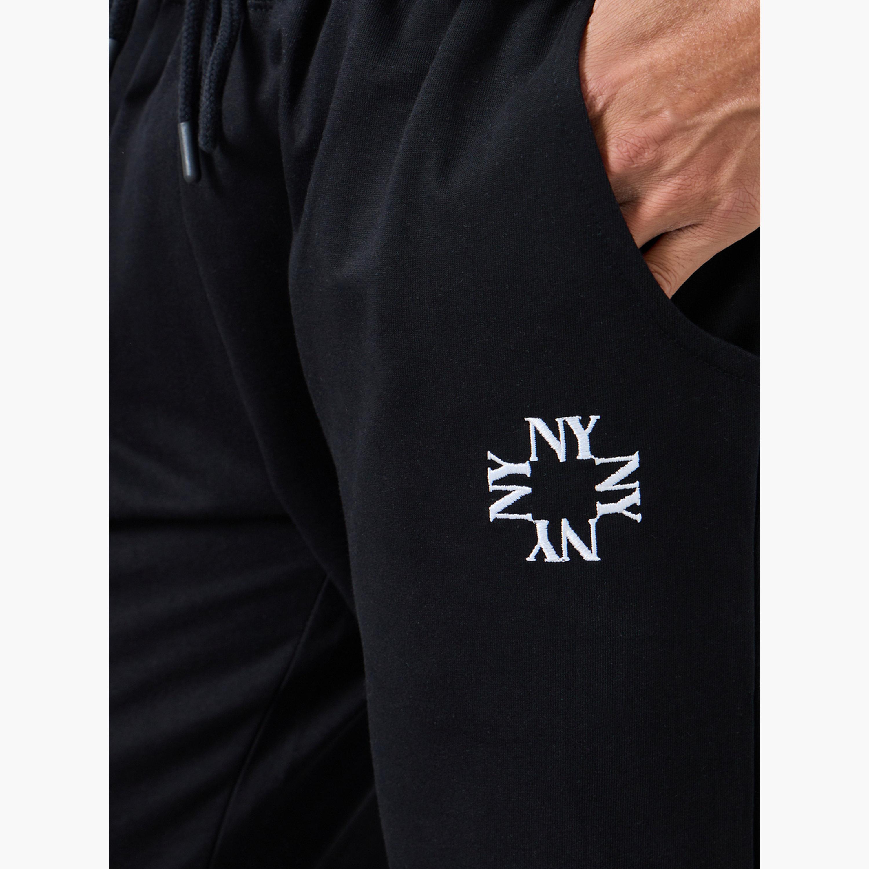 جوغر قصة ضيقة بتطريز بسيط-men-clothing-bottoms-joggers-image-3
