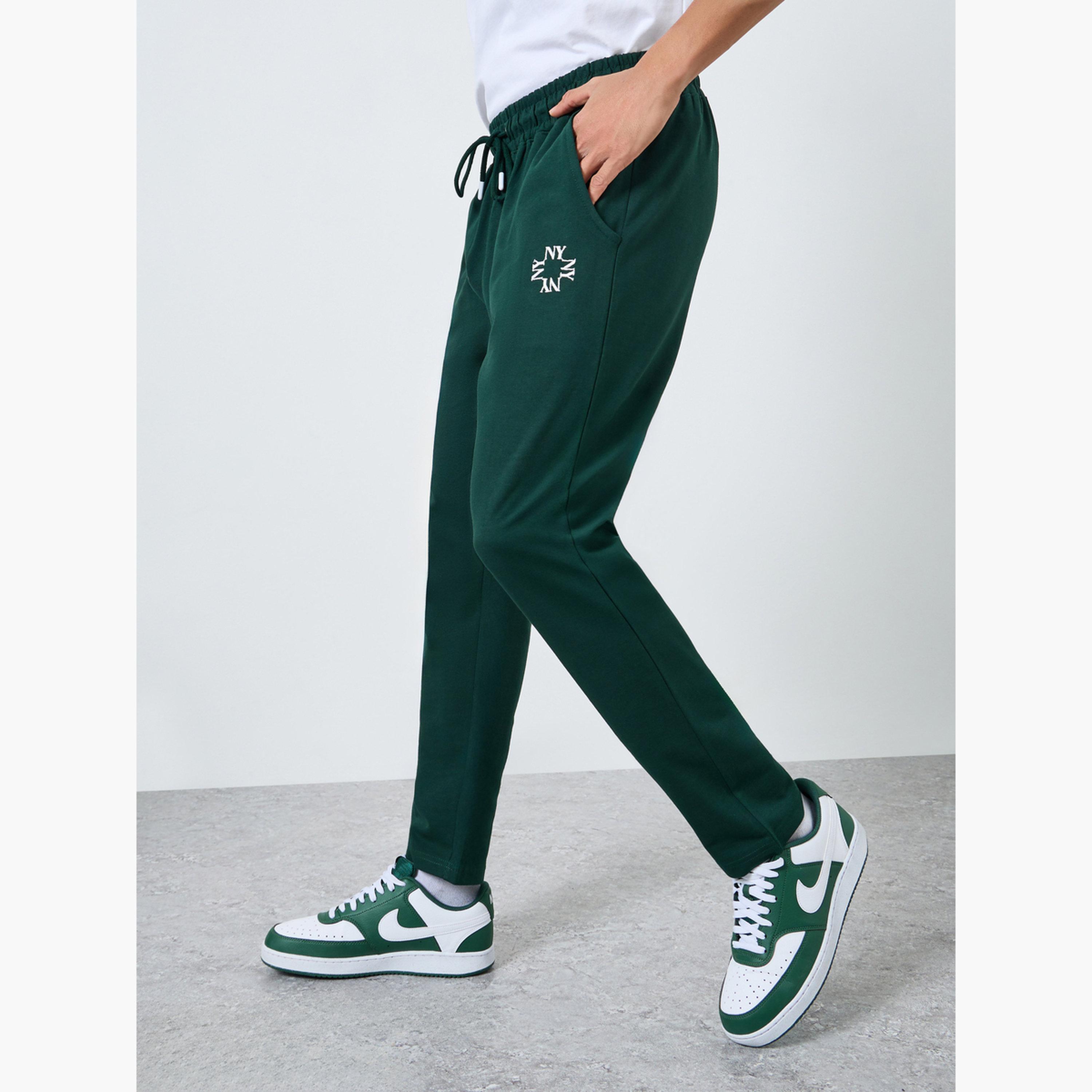 جوغر مطرز بقصة ضيقة-men-clothing-bottoms-joggers-image-2