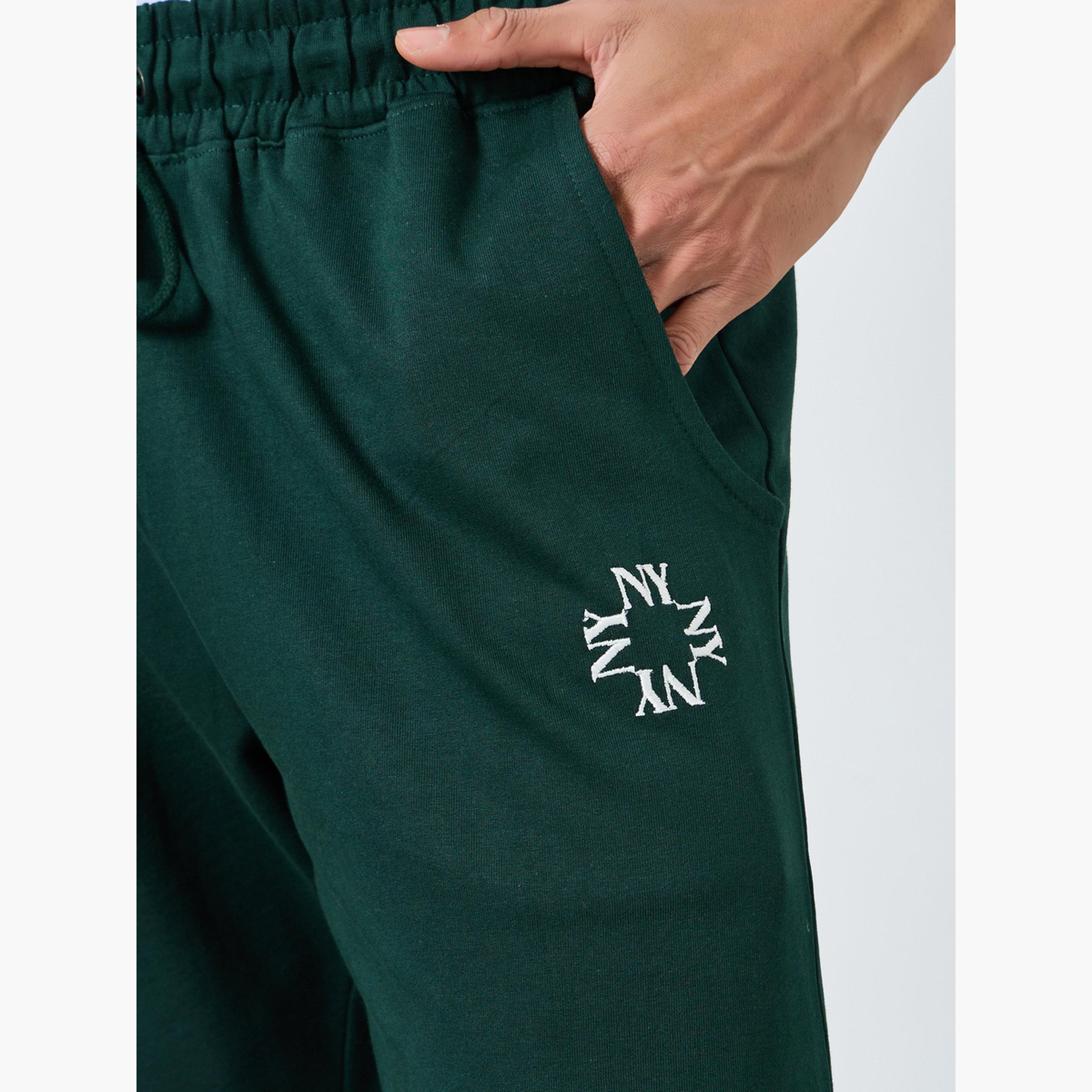 جوغر مطرز بقصة ضيقة-men-clothing-bottoms-joggers-image-3