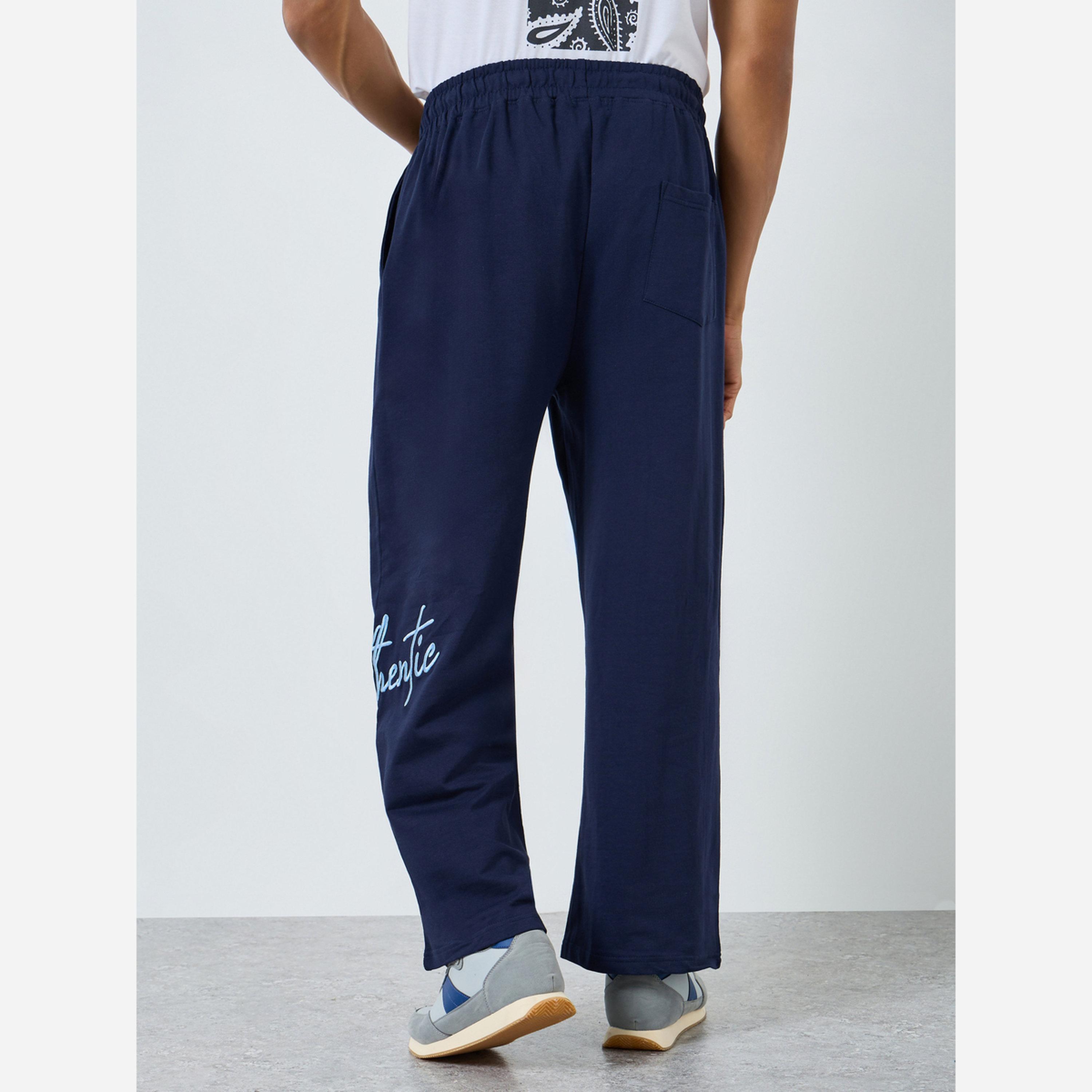 ستايلي - بنطال رياضي رجالي لون أزرق داكن طبعة شعار-men-clothing-bottoms-joggers-image-3