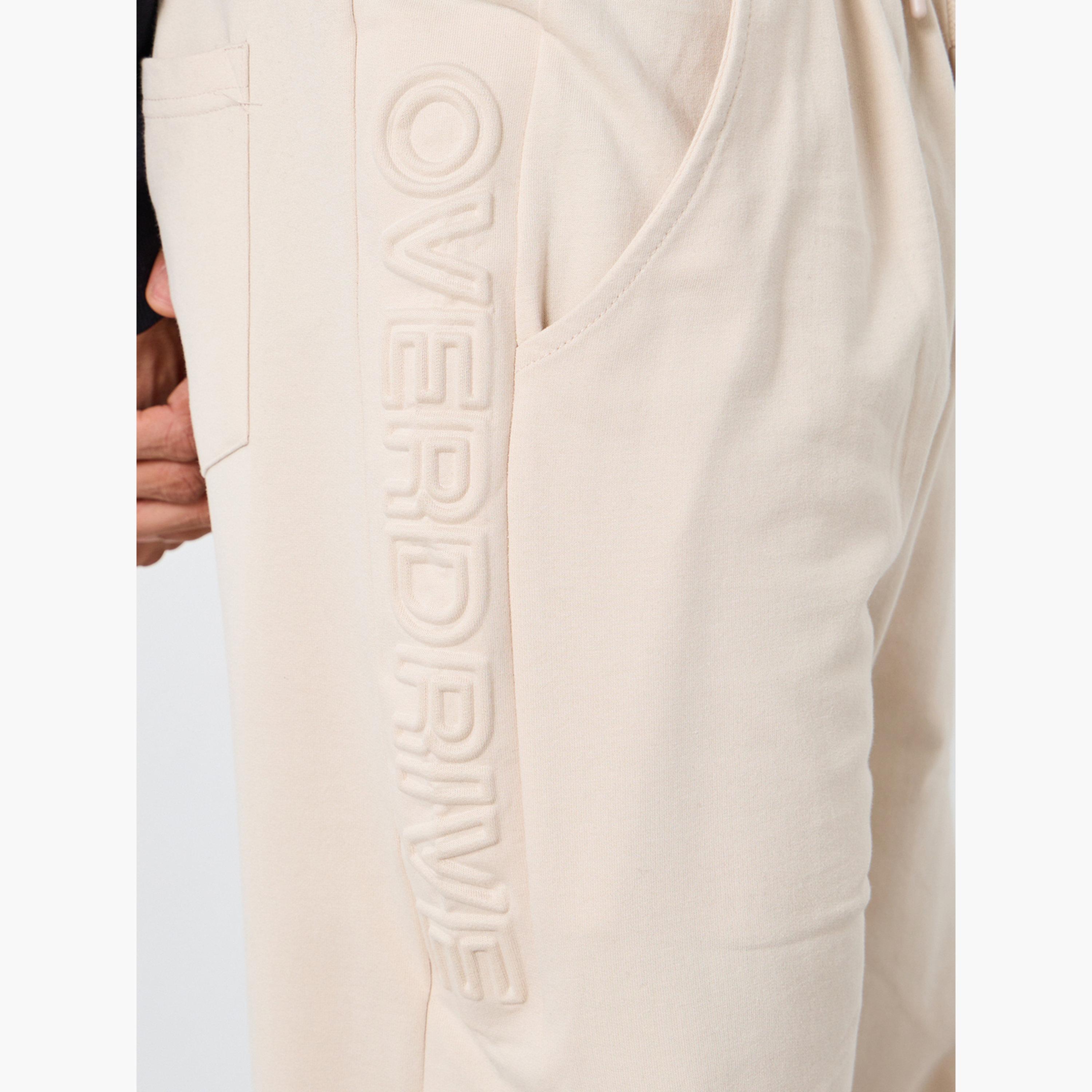 جوغر سادة بنقشة بارزة-men-clothing-bottoms-joggers-image-3