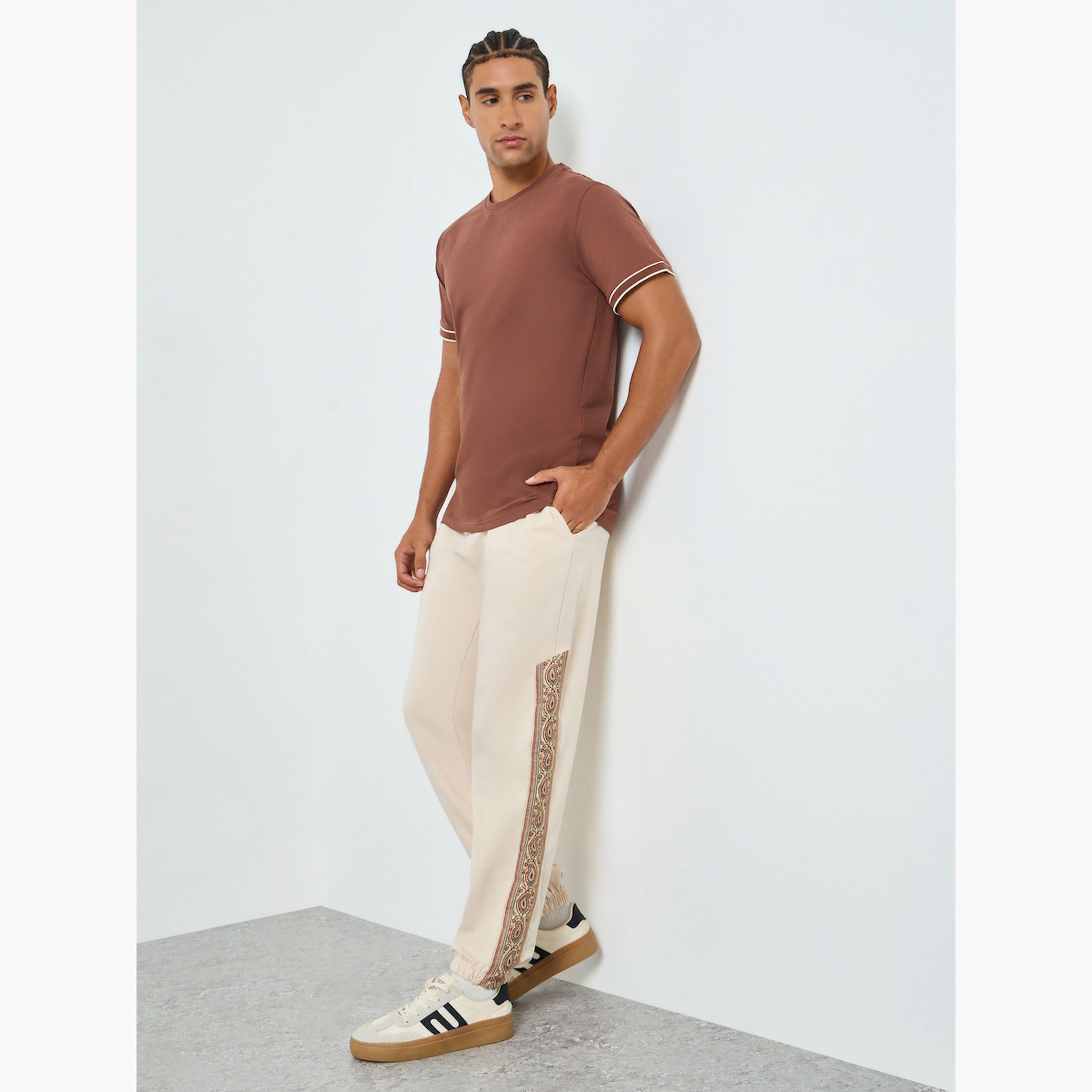 جوغر بأجزاء جانبية مطبوعة للرجال-men-clothing-bottoms-joggers-image-2