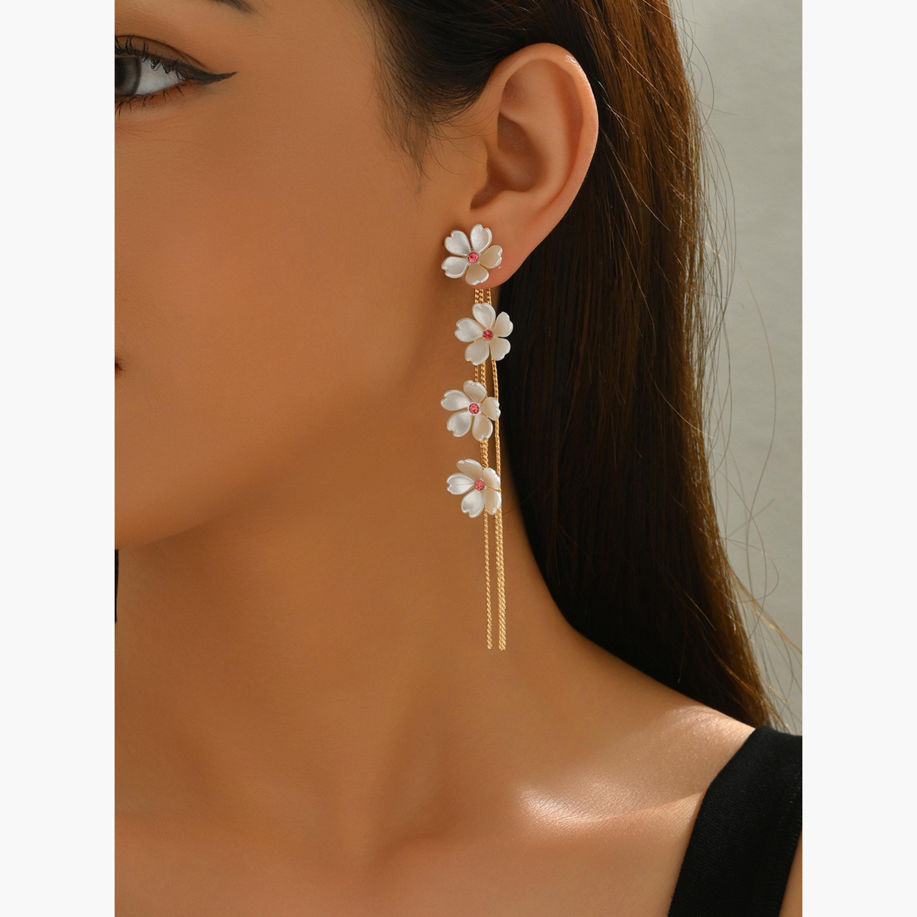 تيك تو - أقراط نسائية متدلية من اللؤلؤ الصناعي المزهر-women-watchesandjewellery-jewellery-earrings-image-3