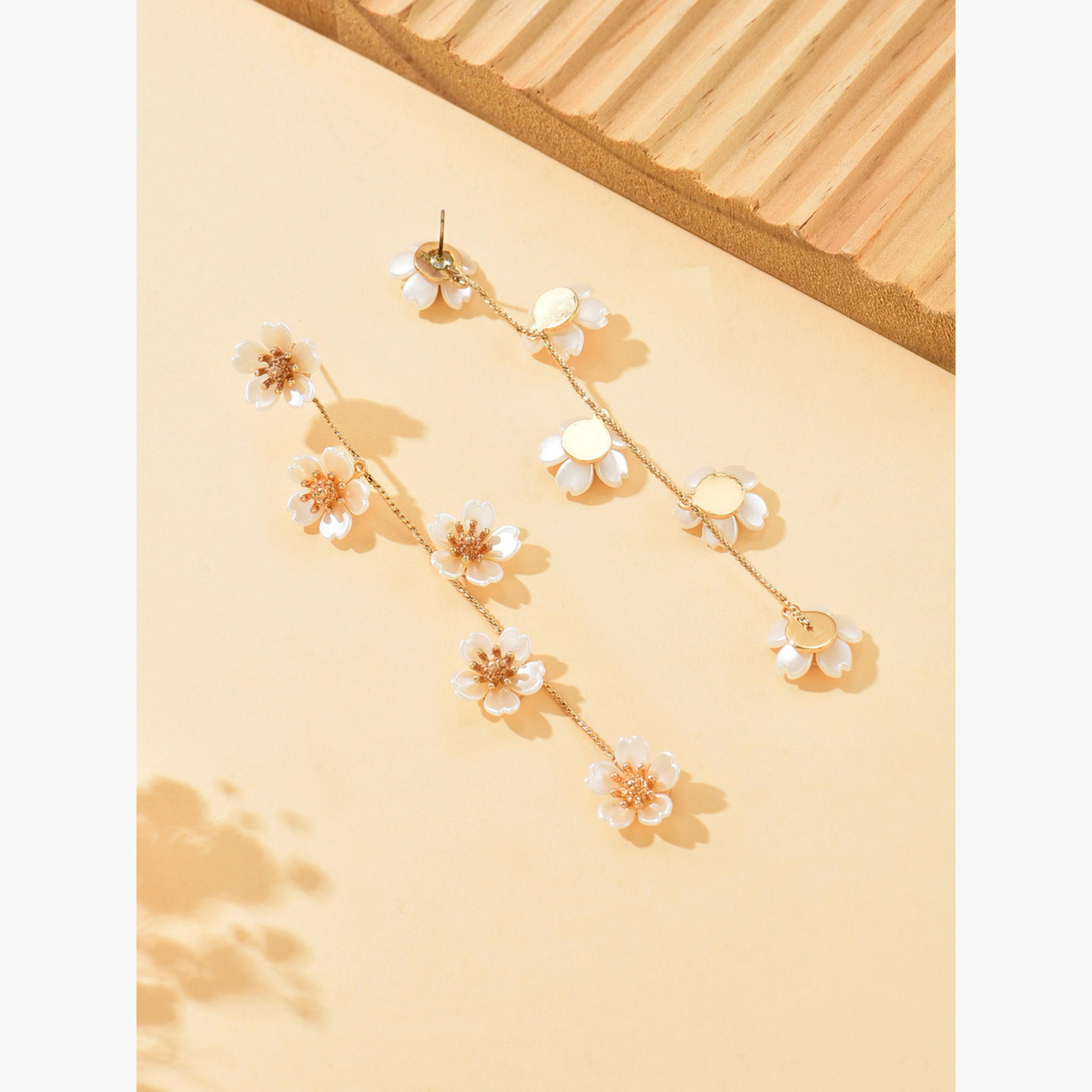 تيك تو - أقراط نسائية من اللؤلؤ الصناعي المزهر-women-watchesandjewellery-jewellery-earrings-image-3