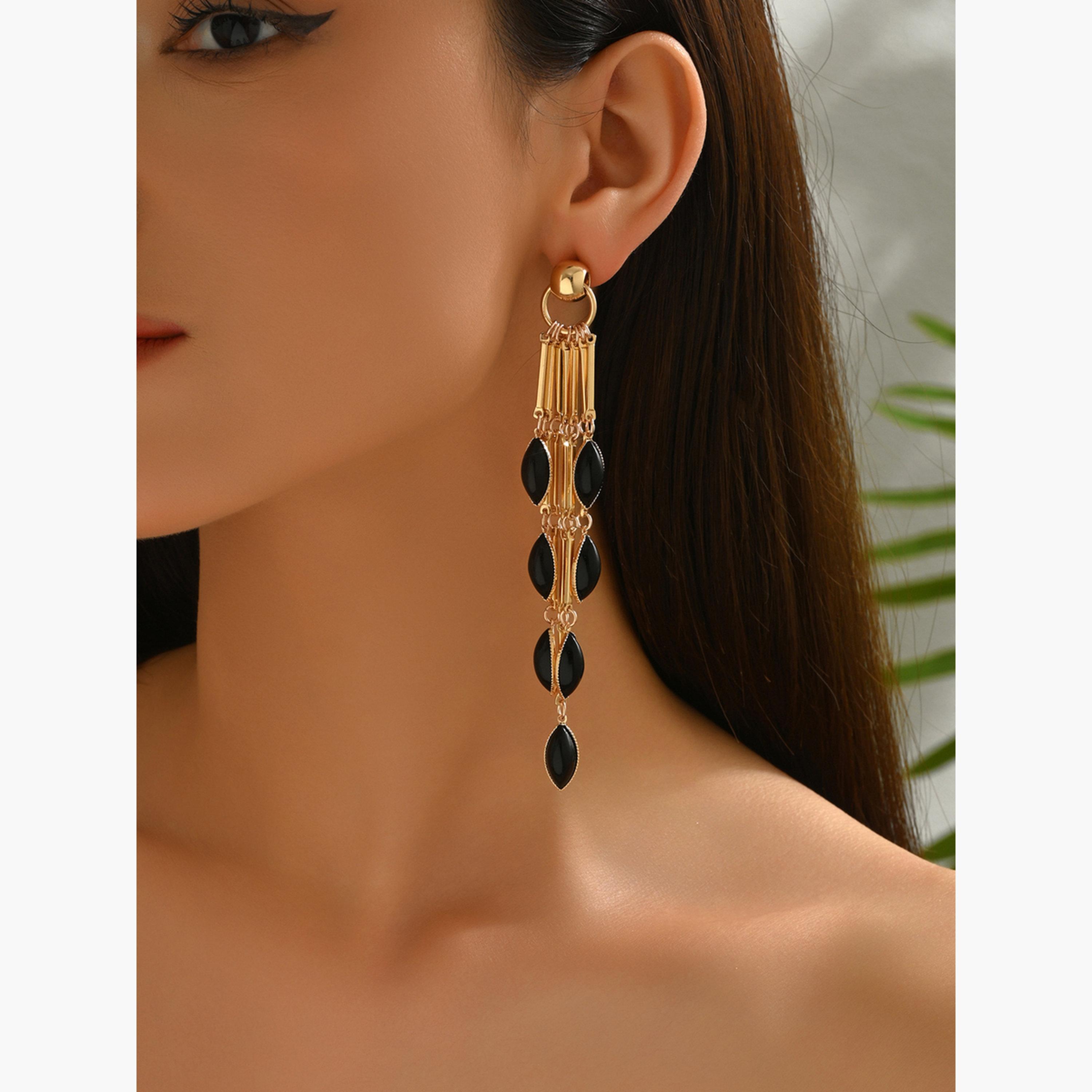 تيك تو - أقراط نسائية مزينة بشرابات معدنية-women-watchesandjewellery-jewellery-earrings-image-3