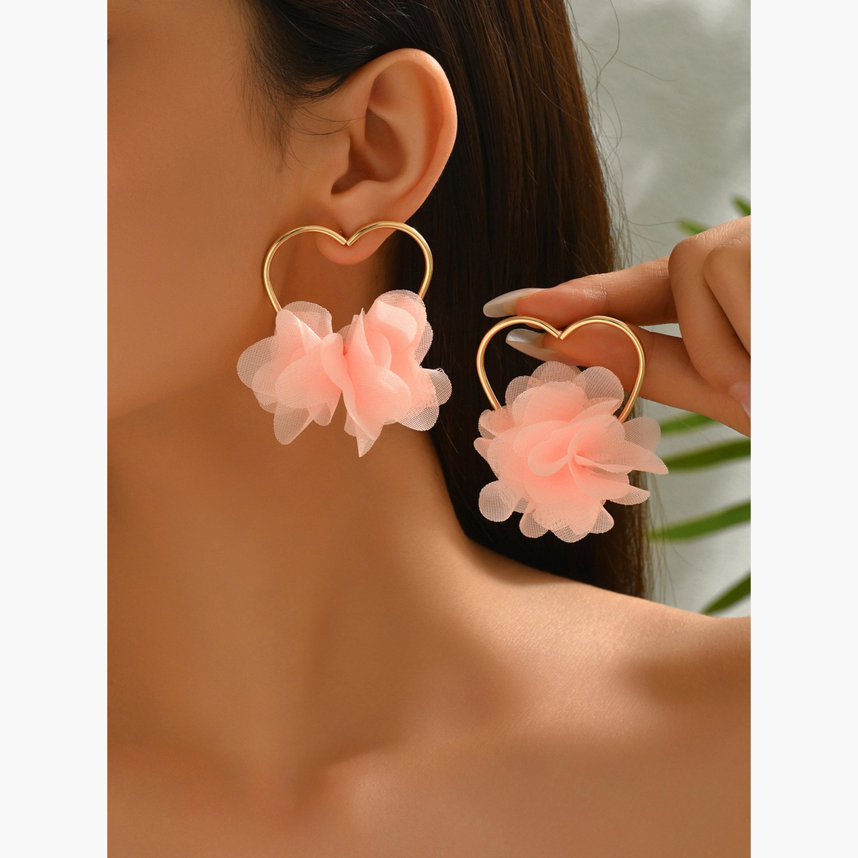 تيك تو - أقراط ذهبية على شكل قلب مع تفاصيل زهرة الخوخ-women-watchesandjewellery-jewellery-earrings-image-2