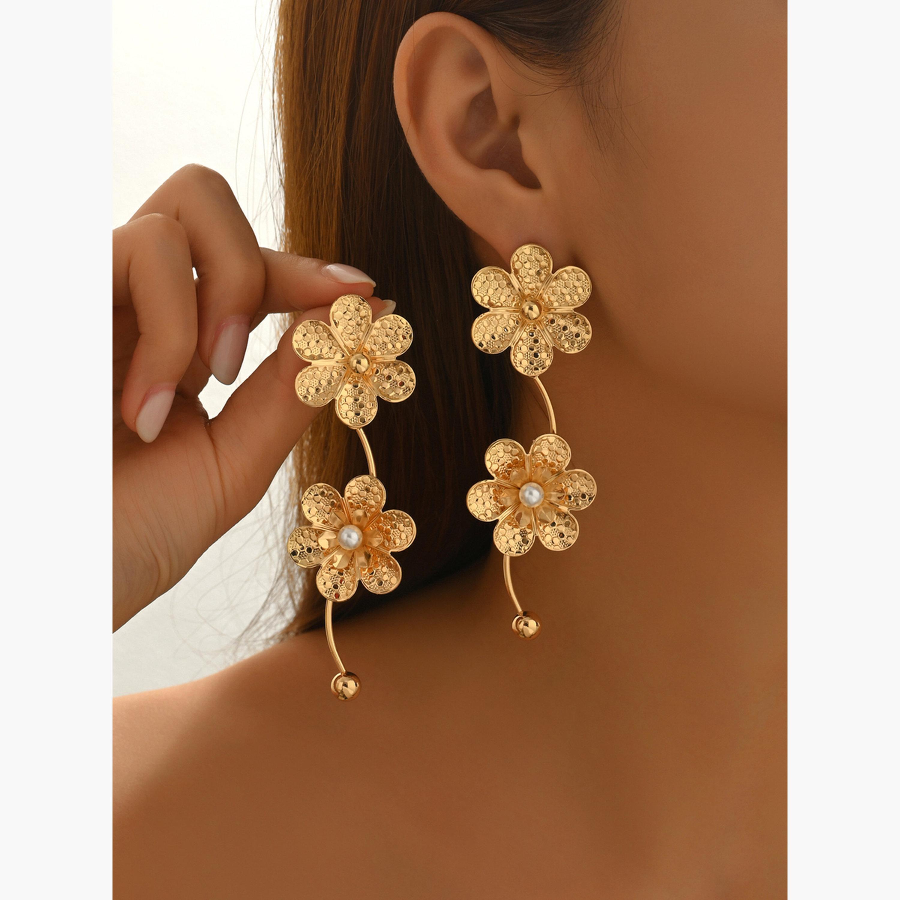 تيك تو - أقراط نسائية معدنية مزينة بالزهور-women-watchesandjewellery-jewellery-earrings-image-2