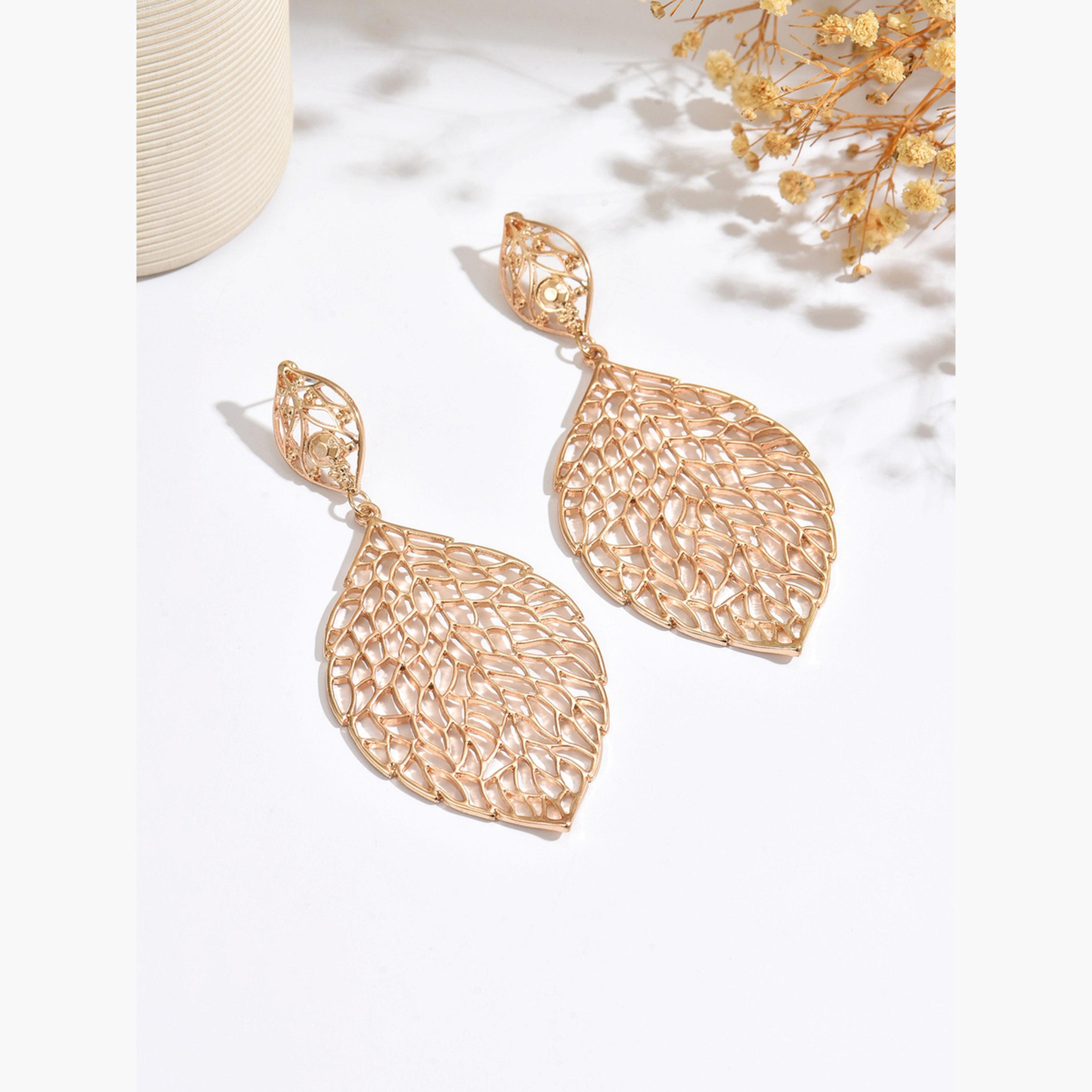 تيك تو - أقراط نسائية منحوتة مجوفة من المعدن-women-watchesandjewellery-jewellery-earrings-image-1