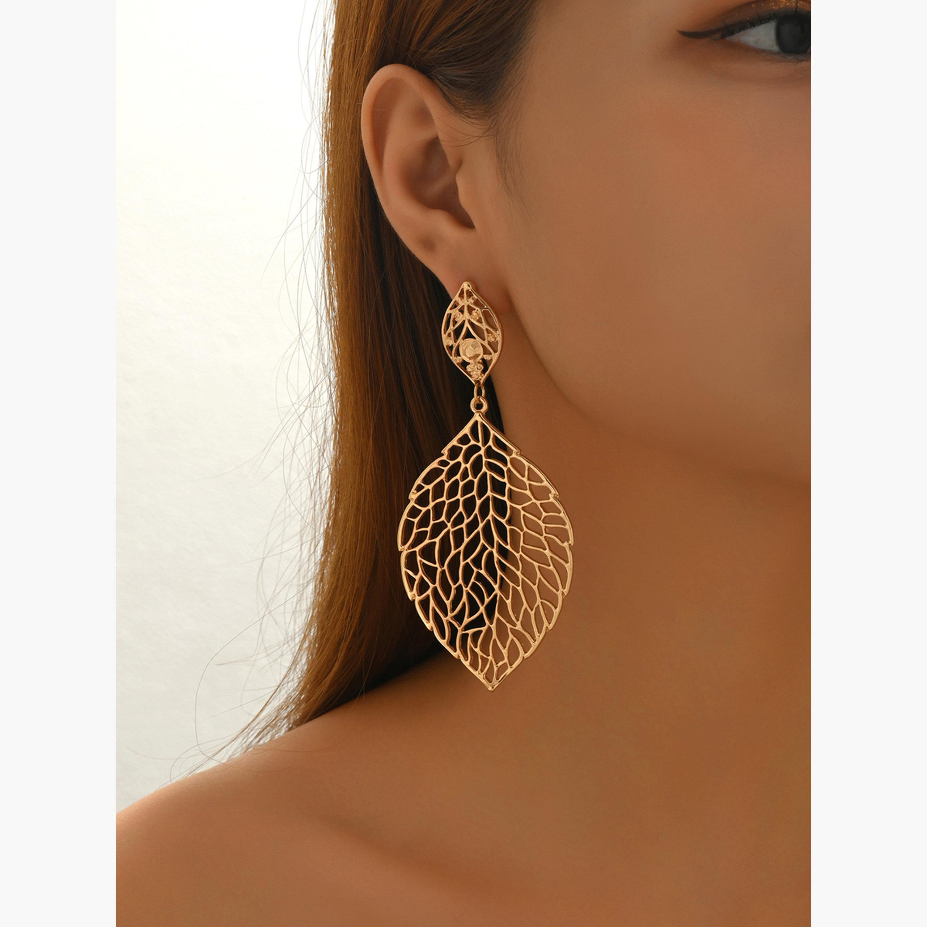 تيك تو - أقراط نسائية منحوتة مجوفة من المعدن-women-watchesandjewellery-jewellery-earrings-image-3