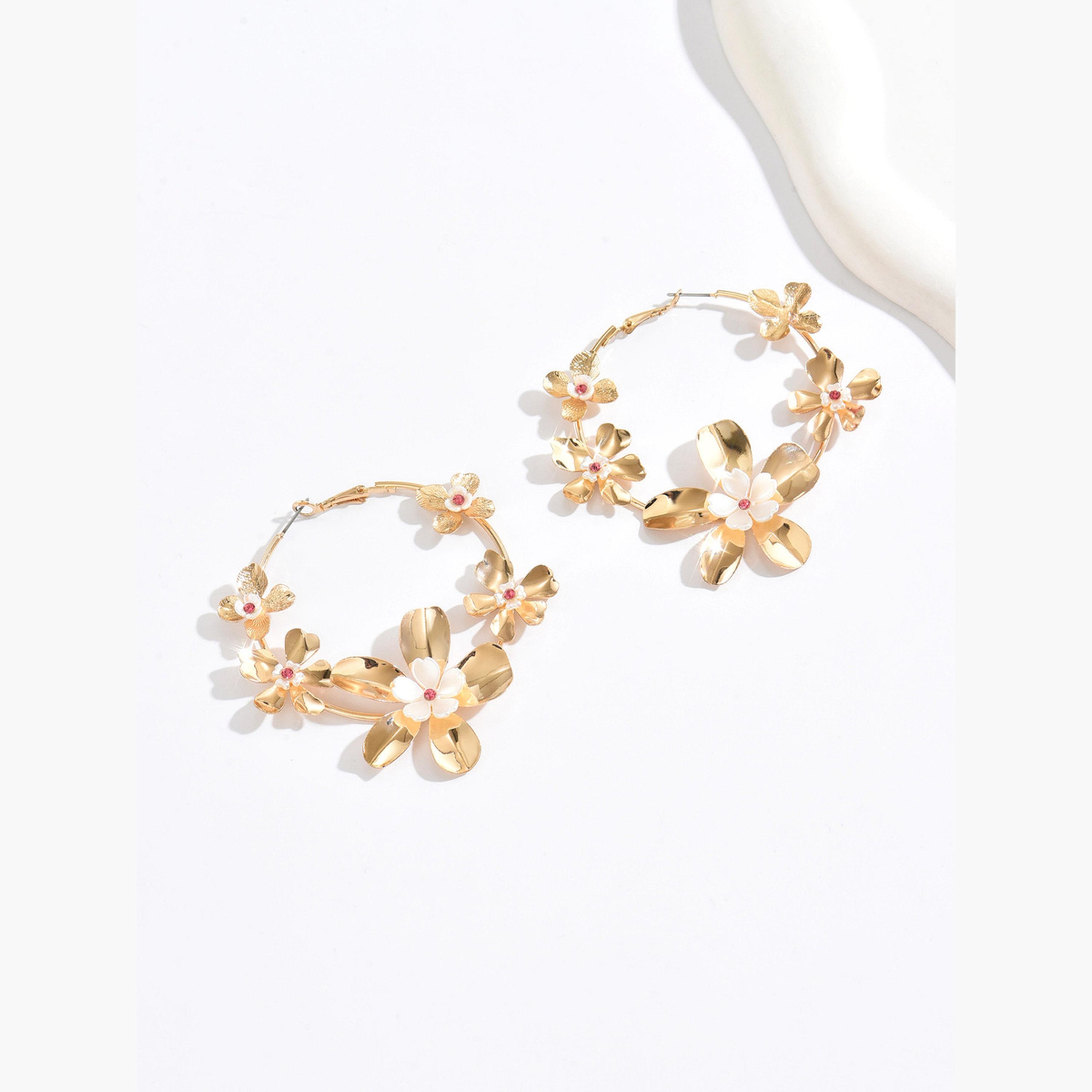 تيك تو - أقراط نسائية معدنية مزينة بالزهور-women-watchesandjewellery-jewellery-earrings-image-1