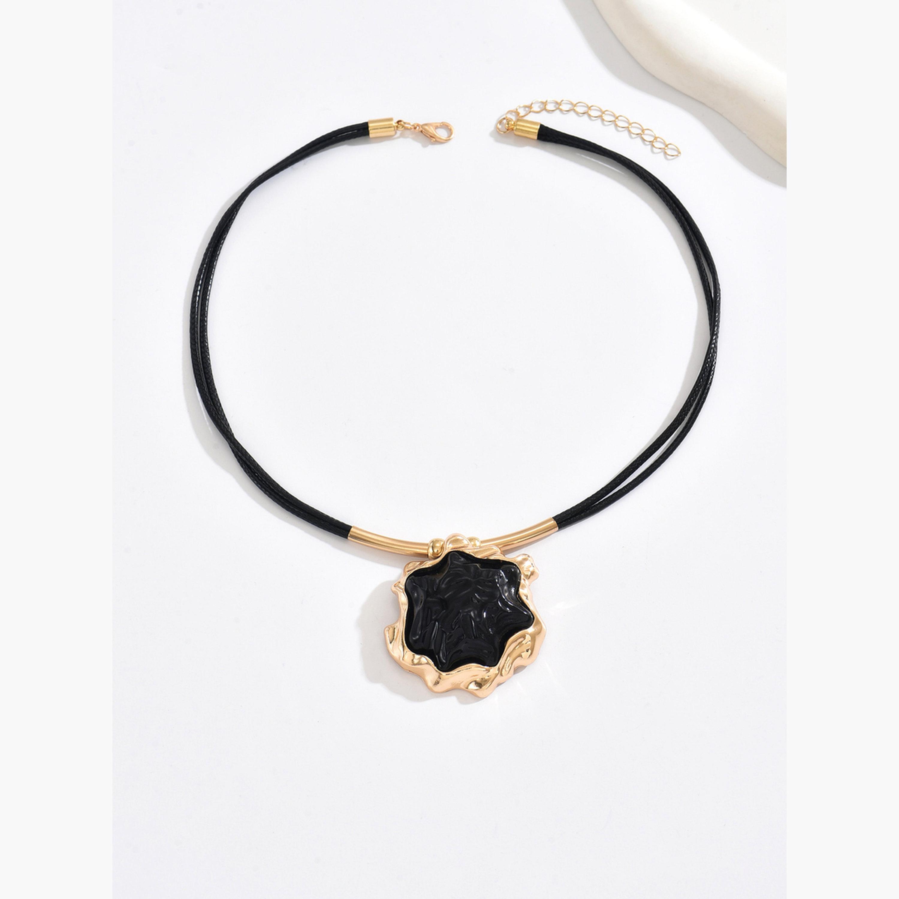 تيك تو - قلادة سوداء مزينة بالذهب-women-watchesandjewellery-jewellery-necklacesandpendants-image-1