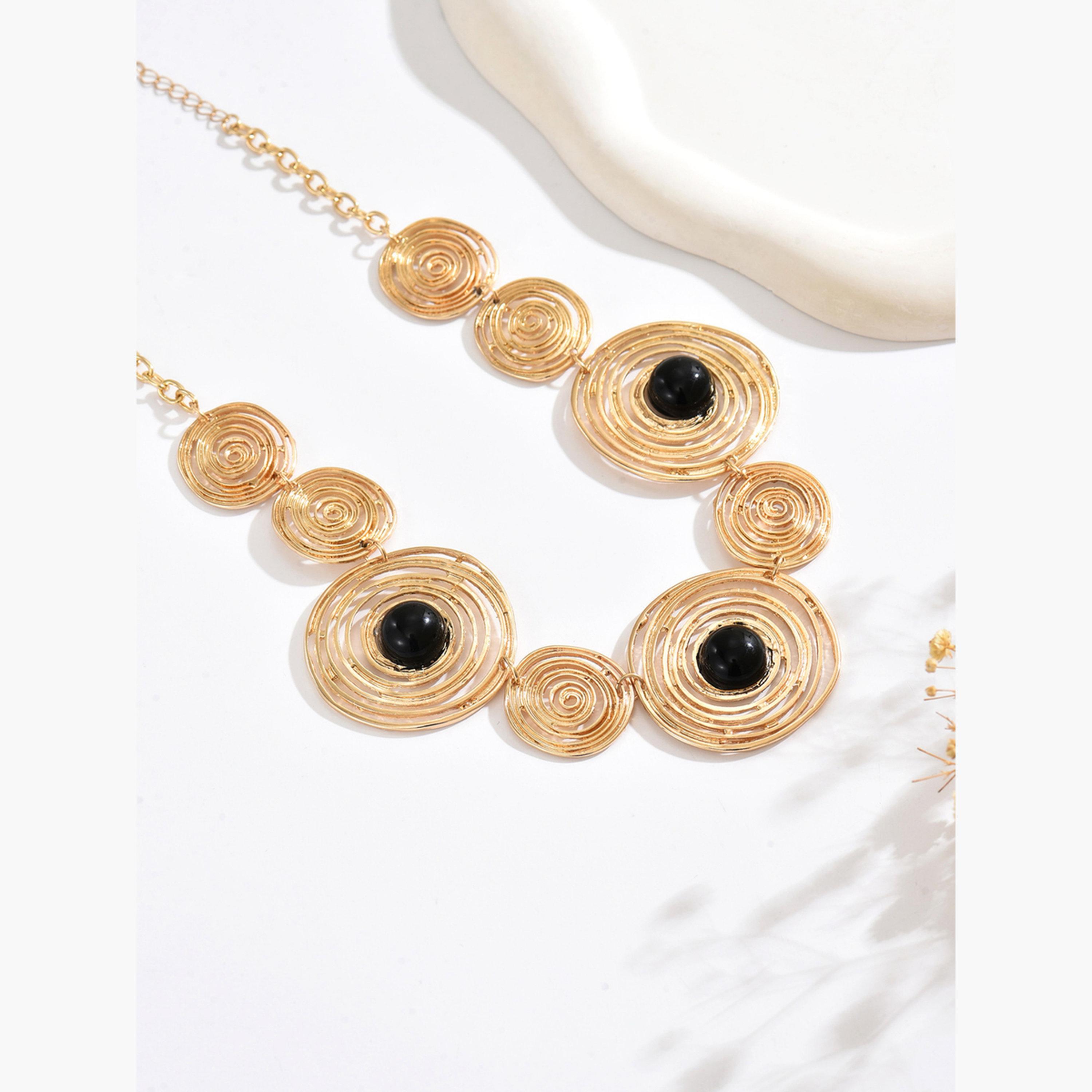 تيك تو - قلادة هندسية غير متماثلة من المعدن الذهبي-women-watchesandjewellery-jewellery-necklacesandpendants-image-4
